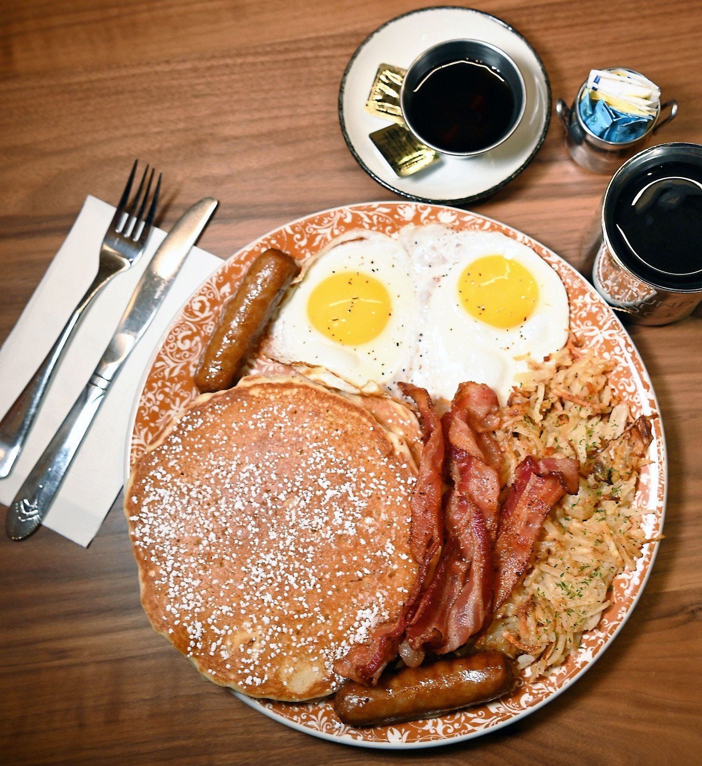 Take a break from those leftovers and treat yourself to a meal &amp; day trip to the @americandream mall ✨️🥞🥓⁠
.⁠
.⁠
.⁠
#atcdiner #aroundtheclockdiner #diner #NJdiner #americandream #americandreammall #newopenings #newopeningsnj #breakfast #njdinin