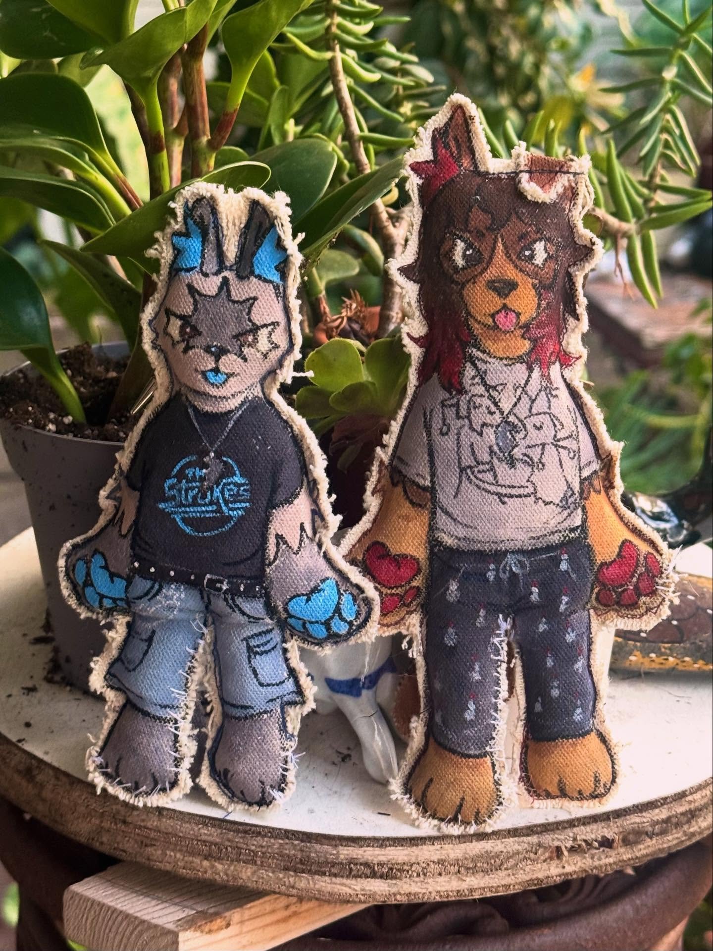 just wanted to share these cute little trinkets I made from canvas scraps for me and my partner :P 🐱🐶