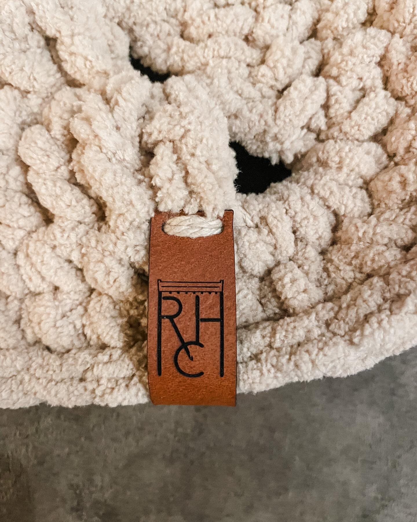 I love the finishing touch that these faux leather tags add! I&rsquo;m so happy with how they turned out! 🤗

Shout out to: @dark.timber.apparel for tagging the maker of her tags &hellip;&amp; shout out to @allthiswood.llc for the phenomenal and quic