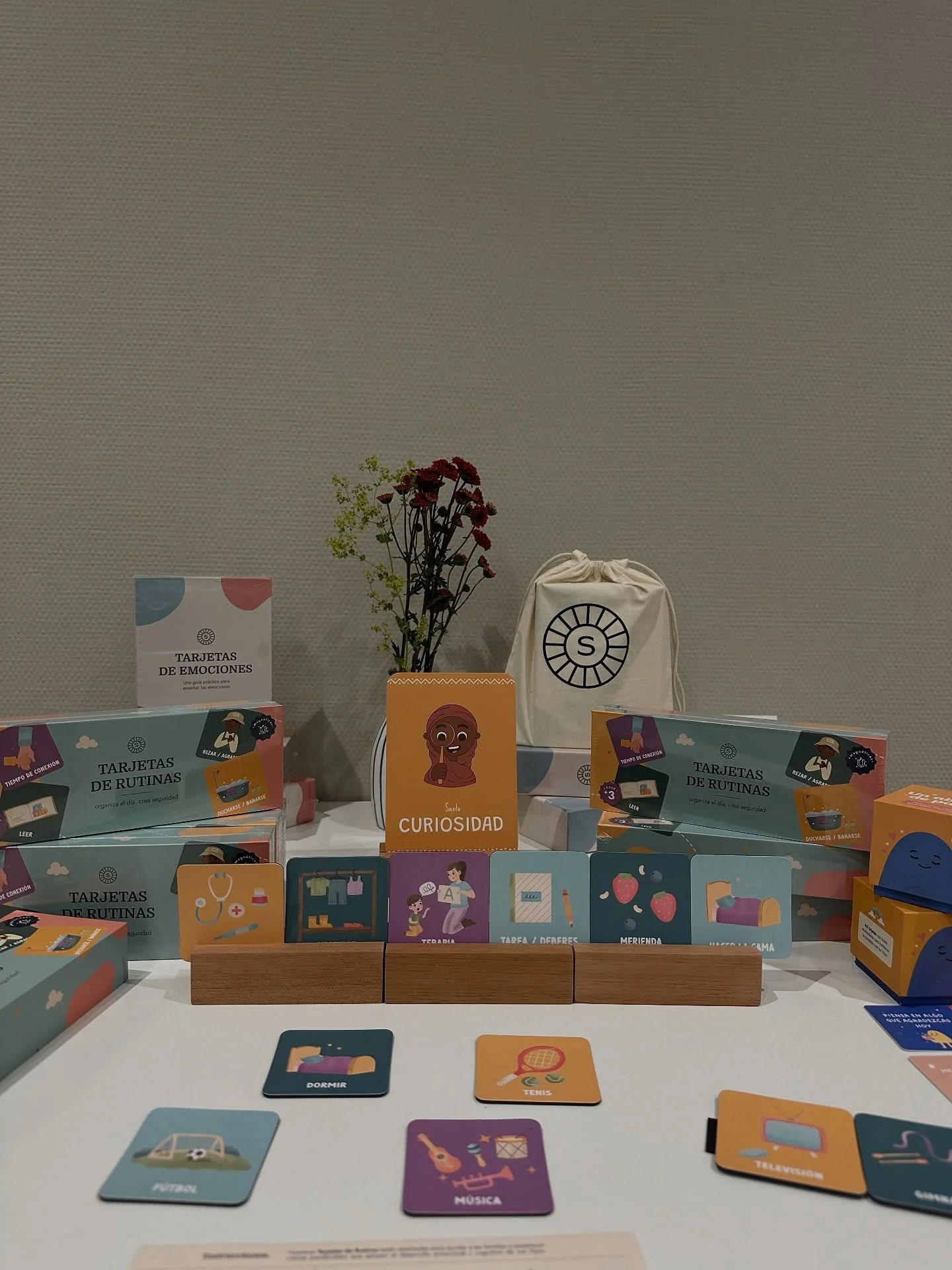 GRACIAS MADRID🤩🌈

Gracias a todas las que nos acompa&ntilde;aron hoy en el lanzamiento de las tarjetas de rutinas de @samma.sati en MADRID.

Fue un espacio lleno de amor y magia donde sentimos muy de cerca el poder de la comunidad. 

Gracias a las 