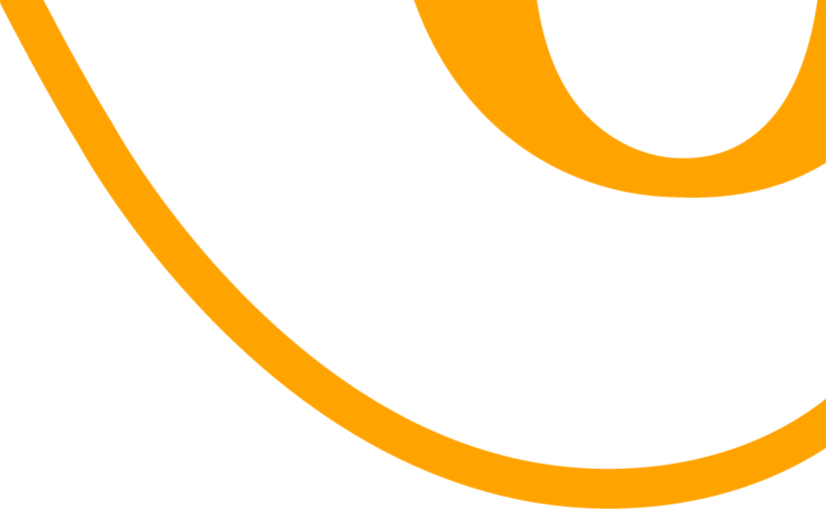 Dunkelgrauer Website-Bereich mit großflächigen orangefarbenen, geschwungenen Linien.