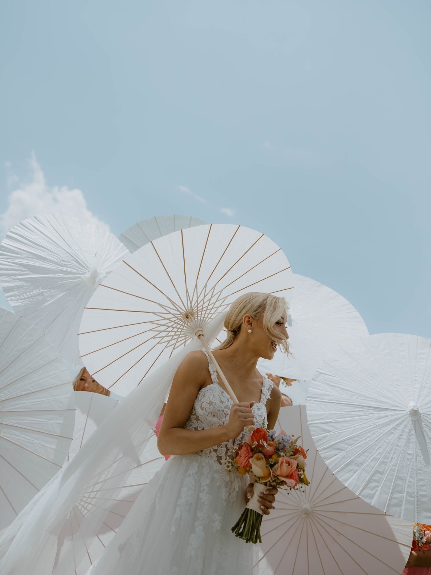 summer weddings - i am SO ready for you😍

associate shooting for @memorylayne.ict