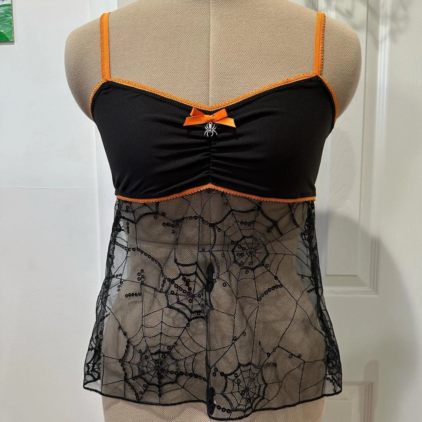 halloween inspired top&gt;&gt;&gt; 🕷️🕸️