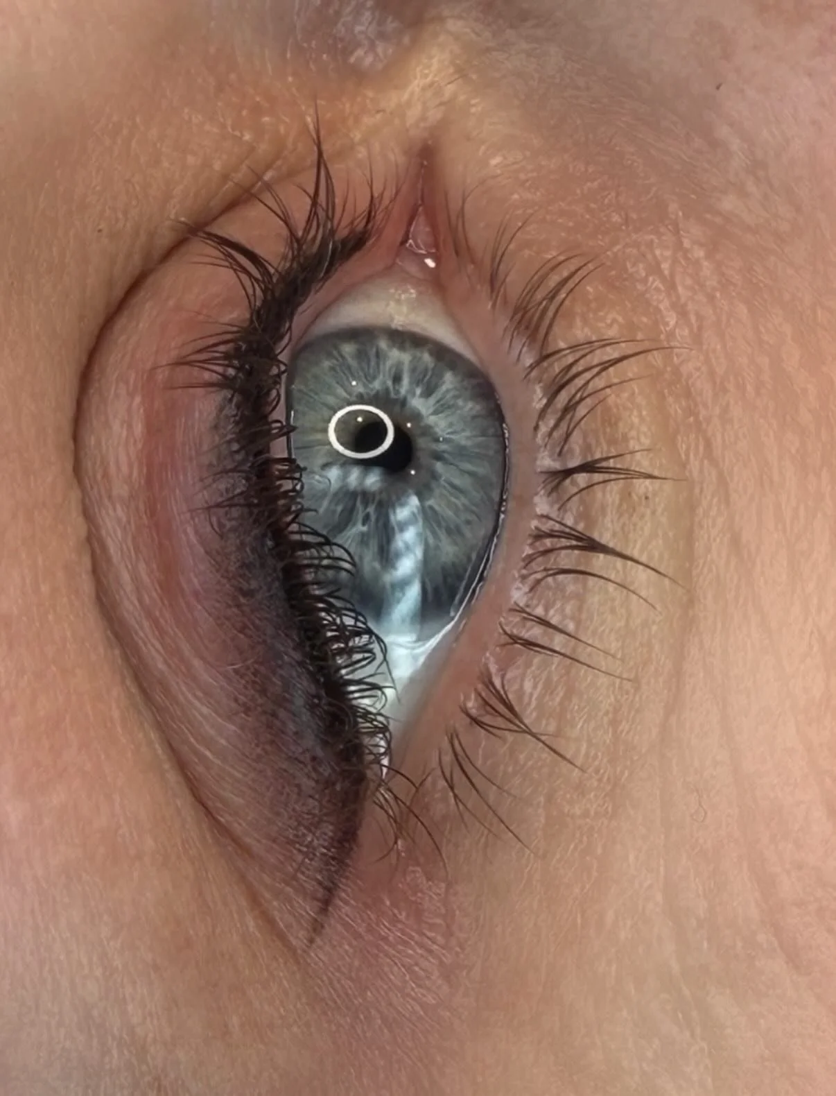 If a lash line enhancement feels too subtle&hellip;
But a classic liner feels too bold&hellip;

Shaded liner is your sweet spot.

It gives soft definition, depth at the lash line, and a gentle smoky effect, without looking heavy or harsh.
 

Swipe to