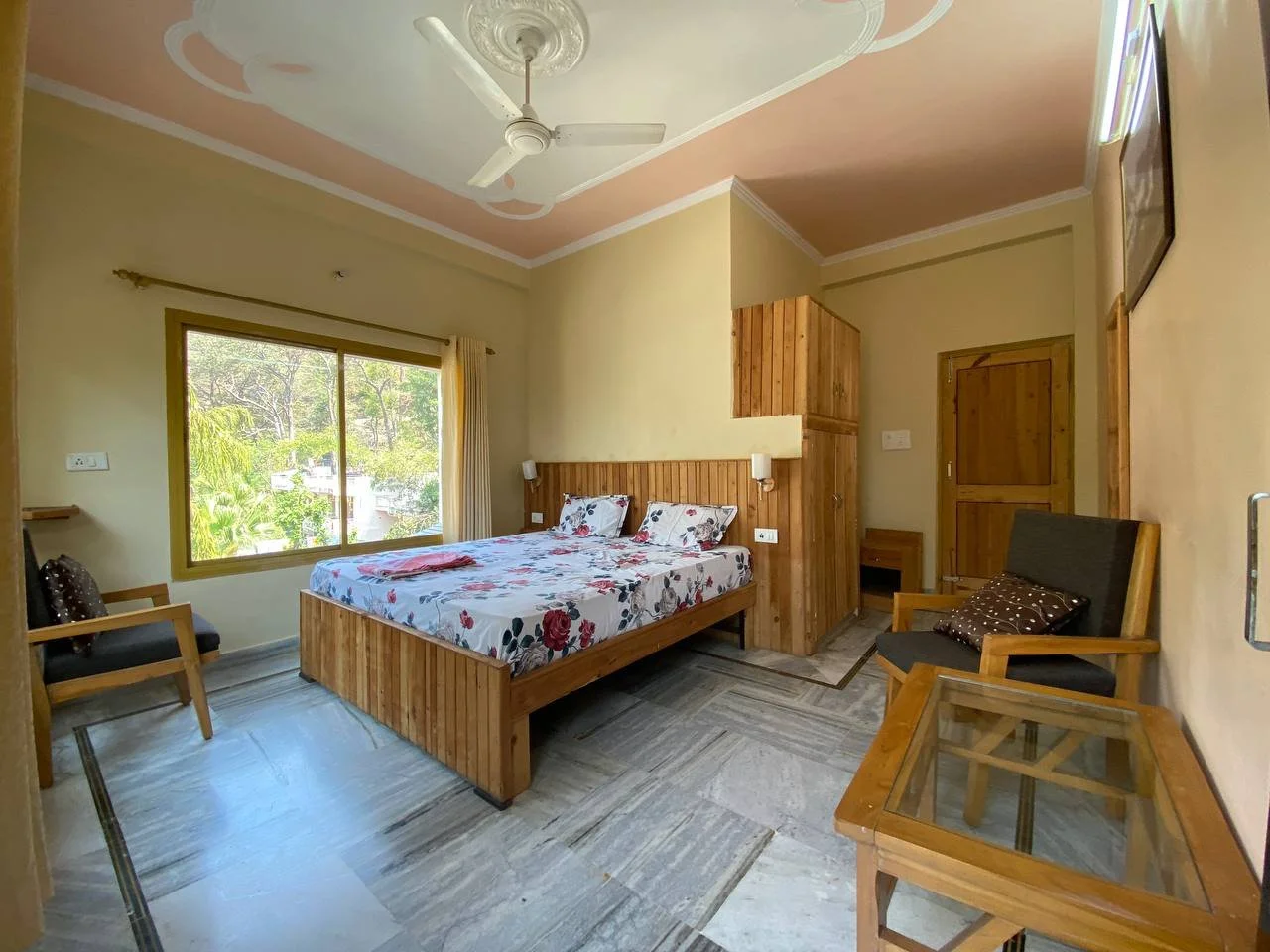 Deluxe bedroom 2.jpeg