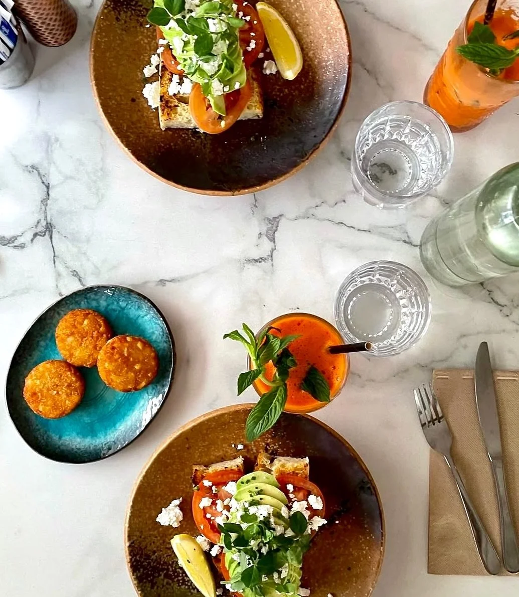 The kind of birthday brunch spread that deserves its own photoshoot. 📸 @liammackers