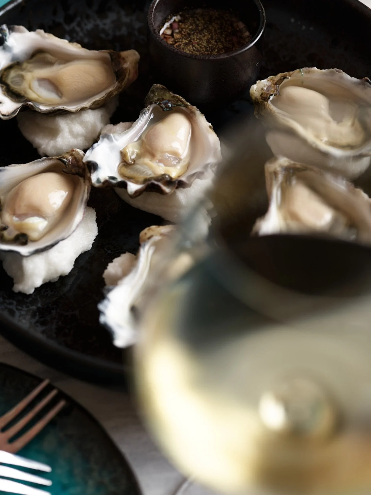 Sydney rock oysters, shucked to order and served with mignonette.
Even better with a glass of crisp white on the side.

Book your table @bacari_kirribilli