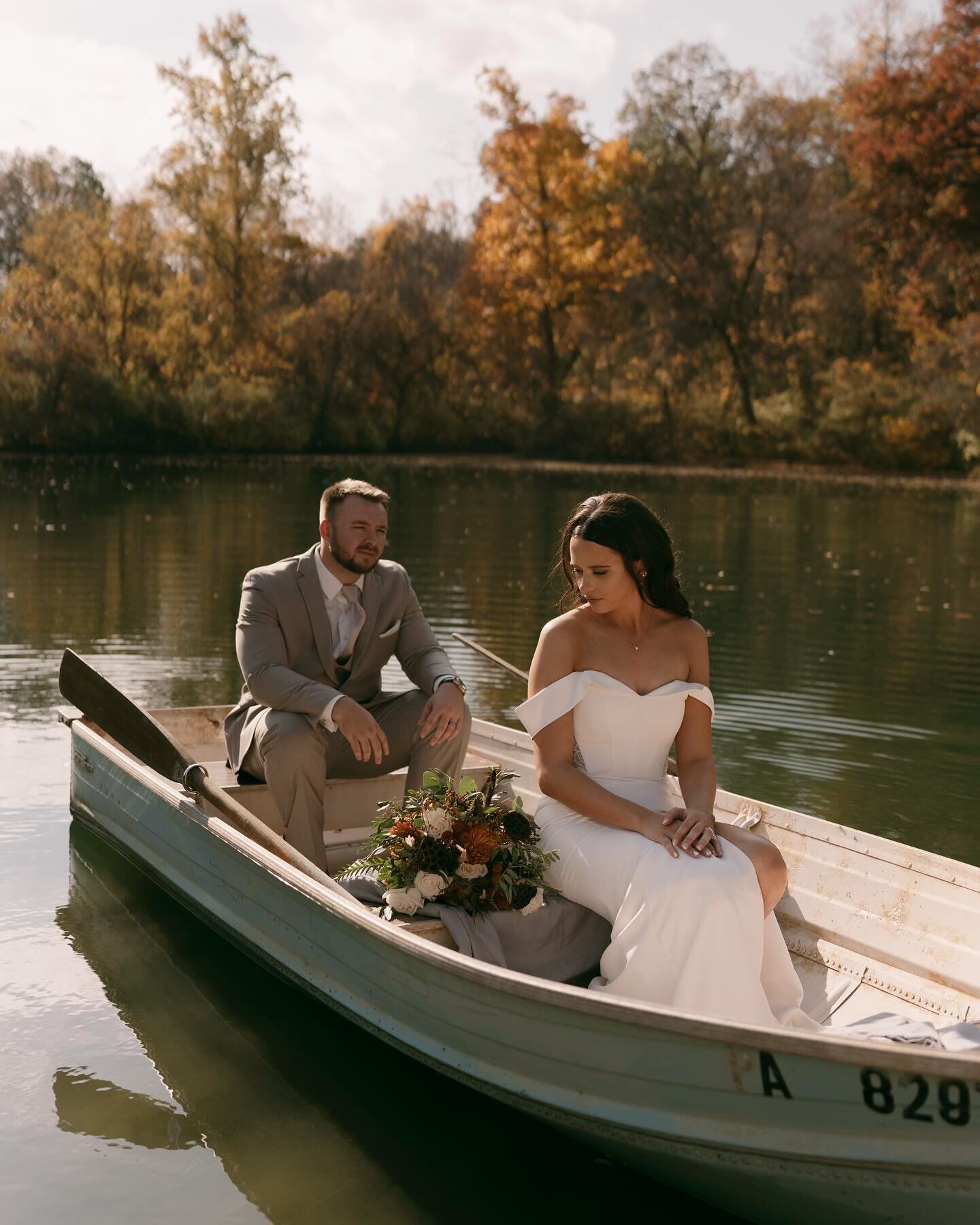 Boat Bridals 🕊️

Venue: @the_goldfish_barn 
Photography: @longshots_photography 
Florals: @sweetbloomsfloral 
Catering: @thefamilytablerestaurant @peculiarpizza 
Hair: @jessica_hubley 
DJ: @shewsical_entertainment 
MUA: @wintersbrooke 
Rentals: @sha