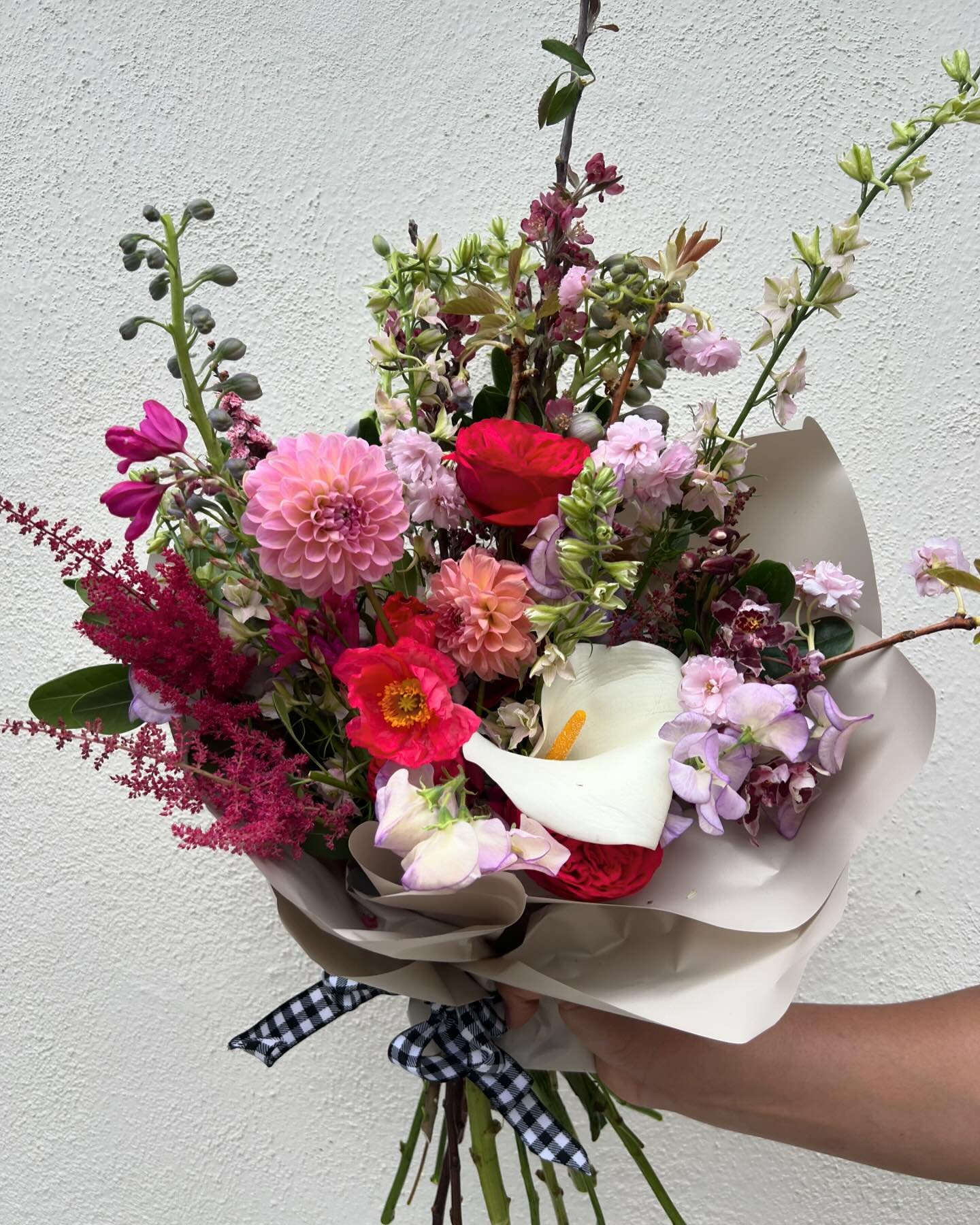 The perfect gift for mama&hellip;.. Furiosa X Mother&rsquo;s Day Collection! Introducing our stunning collection of vase arrangements and luxe bouquets featuring peonies, garden roses, dahlias, jasmine and Calla lily 🌸

This limited time collection 