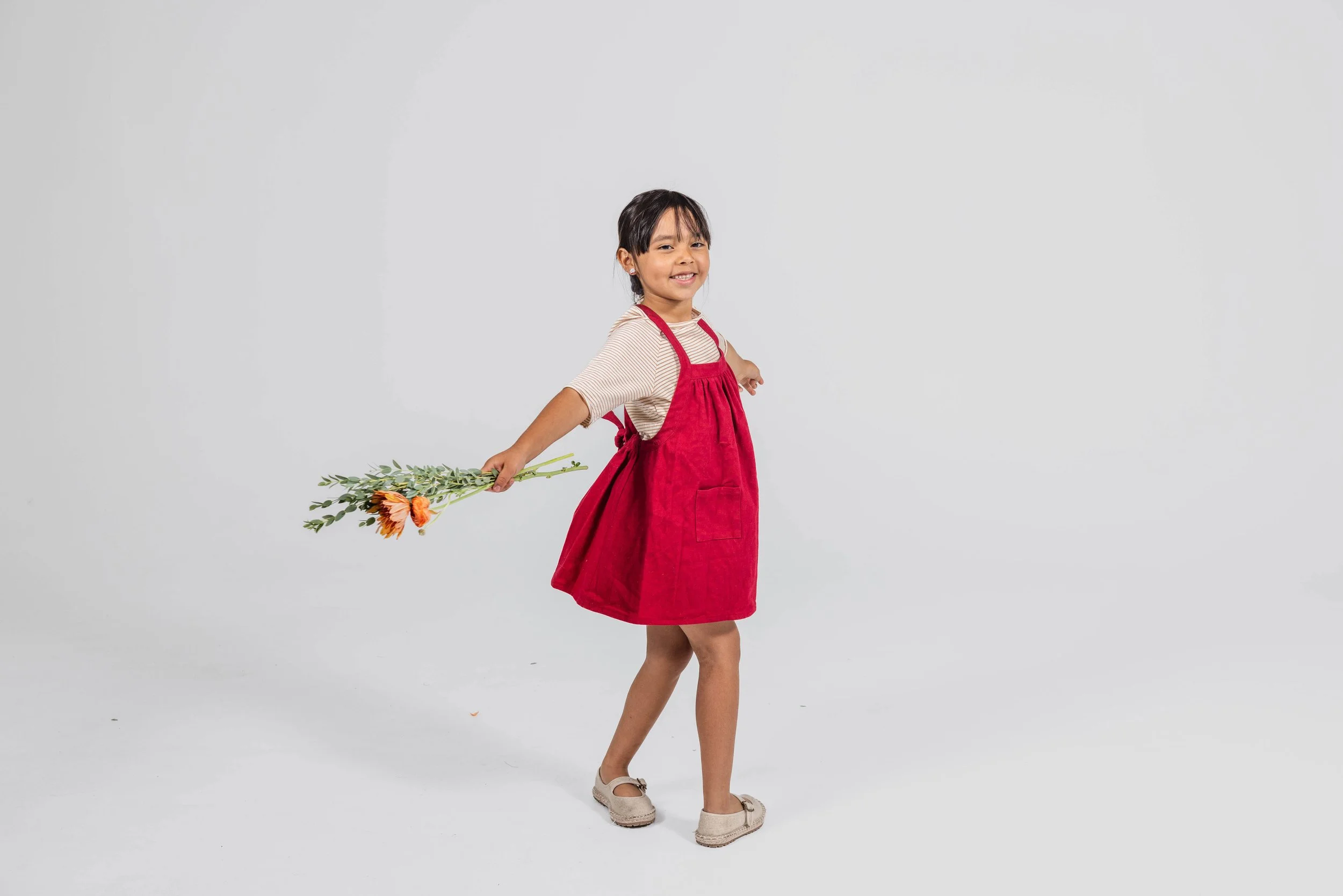 Foxlilie-kids-ivy-jumper-scarlet-red-lifestyle-playful-frontside.jpg