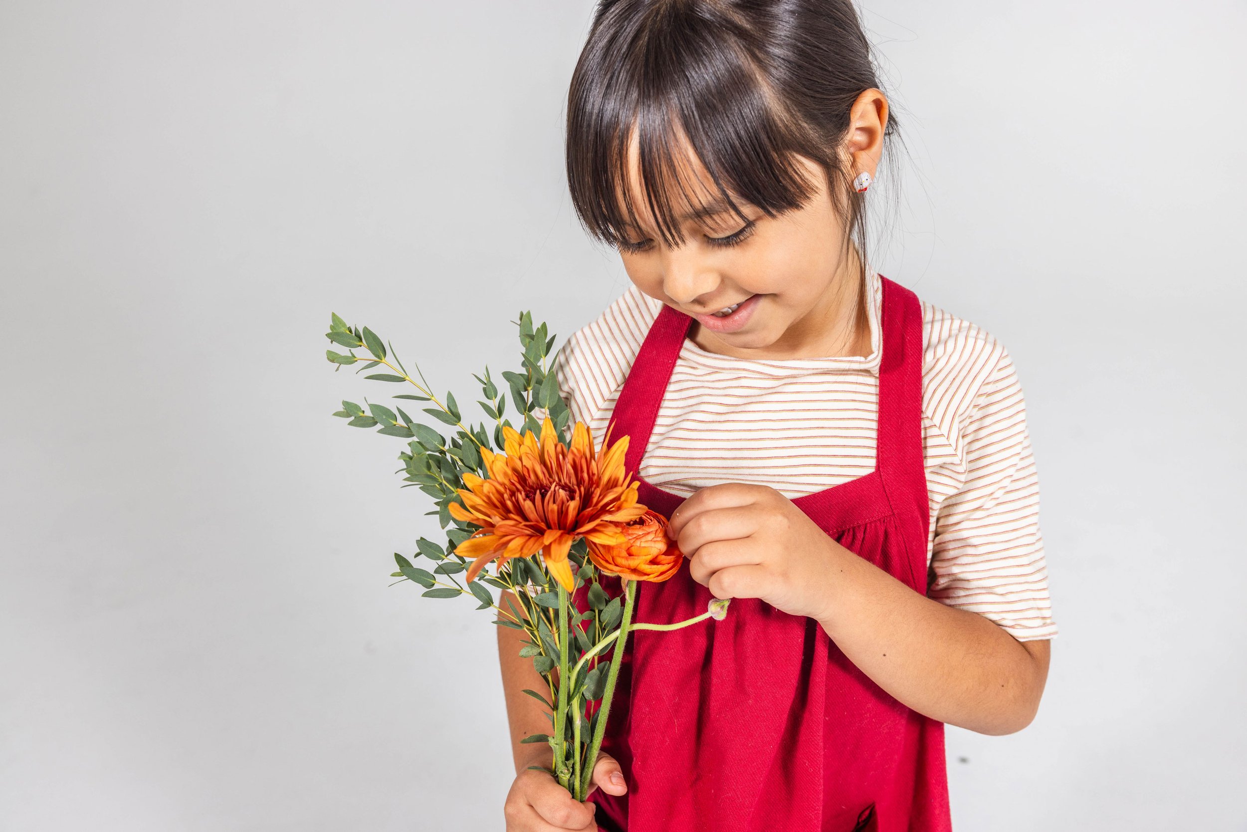 Foxlilie-kids-ivy-jumper-scarlet-red-lifestyle-front-closeup.jpg