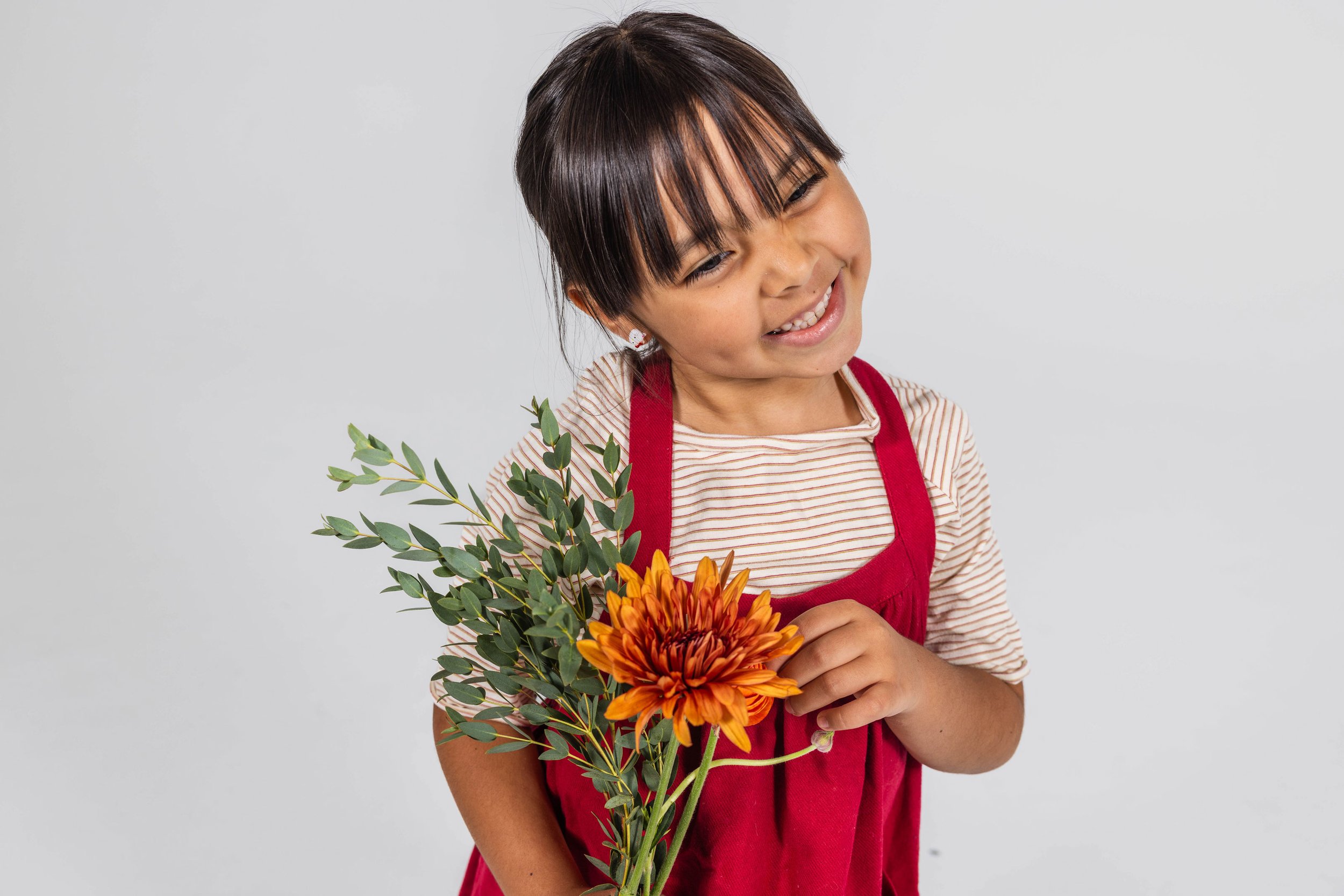 Foxlilie-kids-ivy-jumper-scarlet-red-lifestyle-playful-front-closeup.jpg