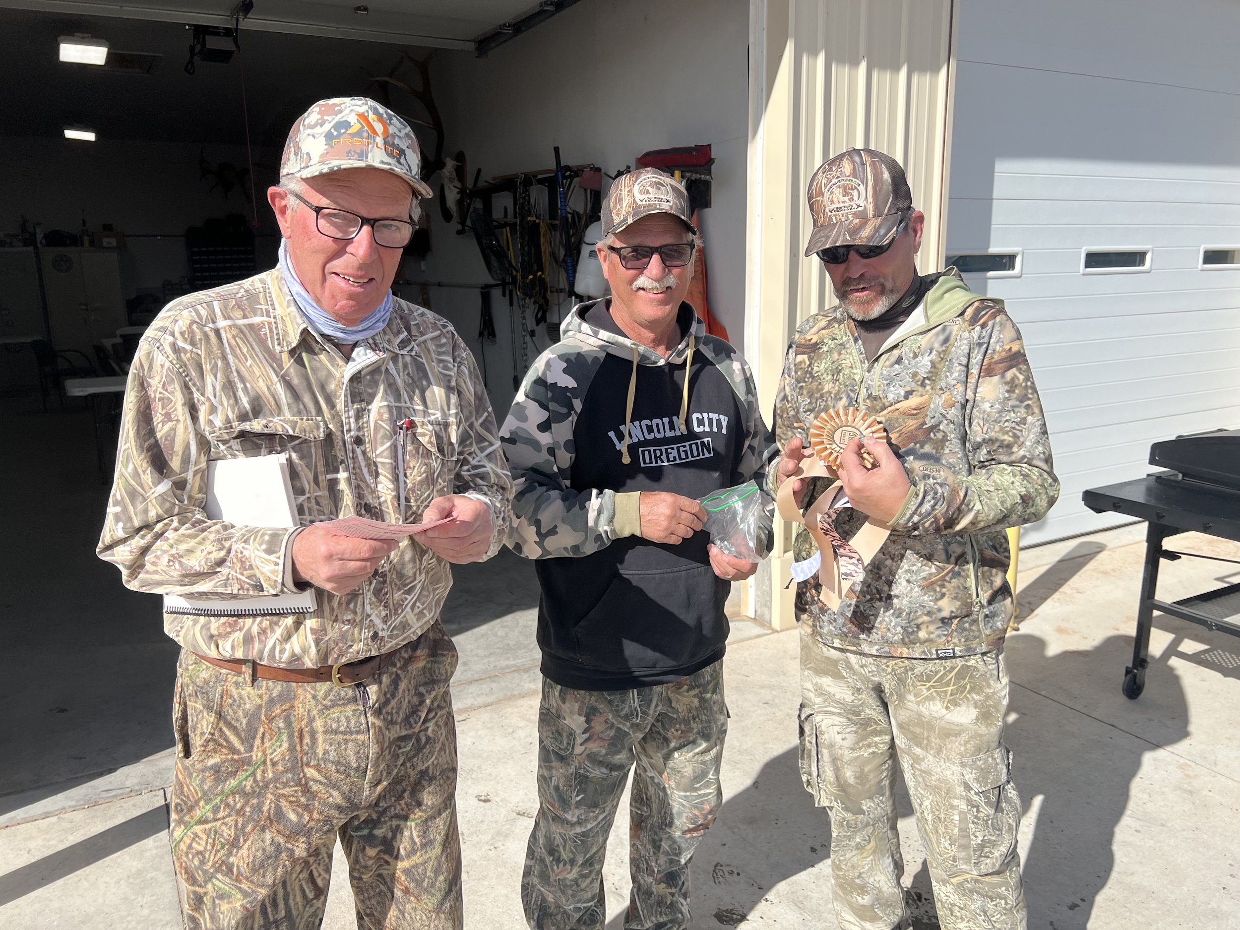 Finished Judges Bob Beaumont & Tom Hants with Faron Eddy and his Finished ribbon