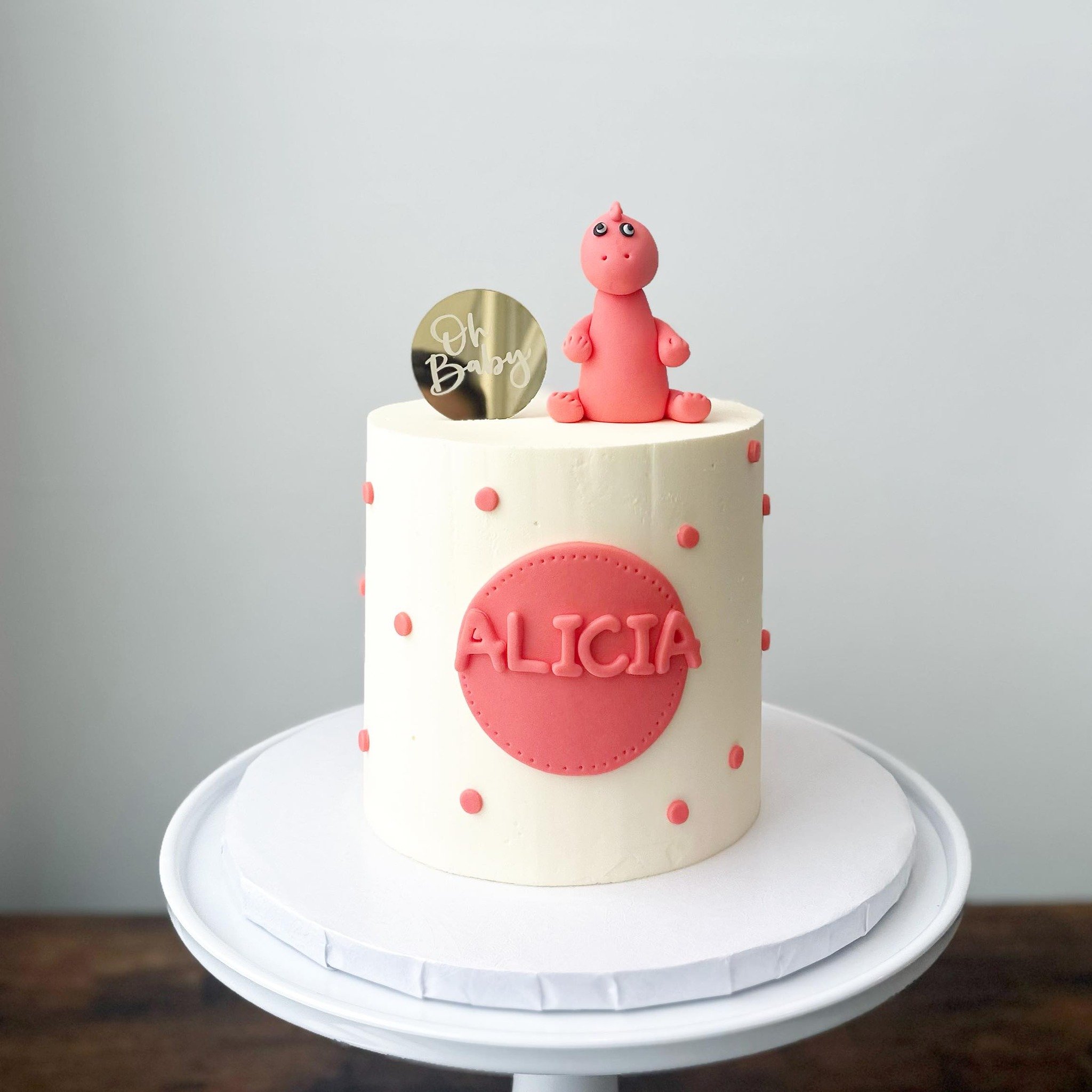 There was a dinosaur cake for Alicia&rsquo;s baby shower. 🥰🎈
.
.
.
Orders by Whatsapp, link in bio.