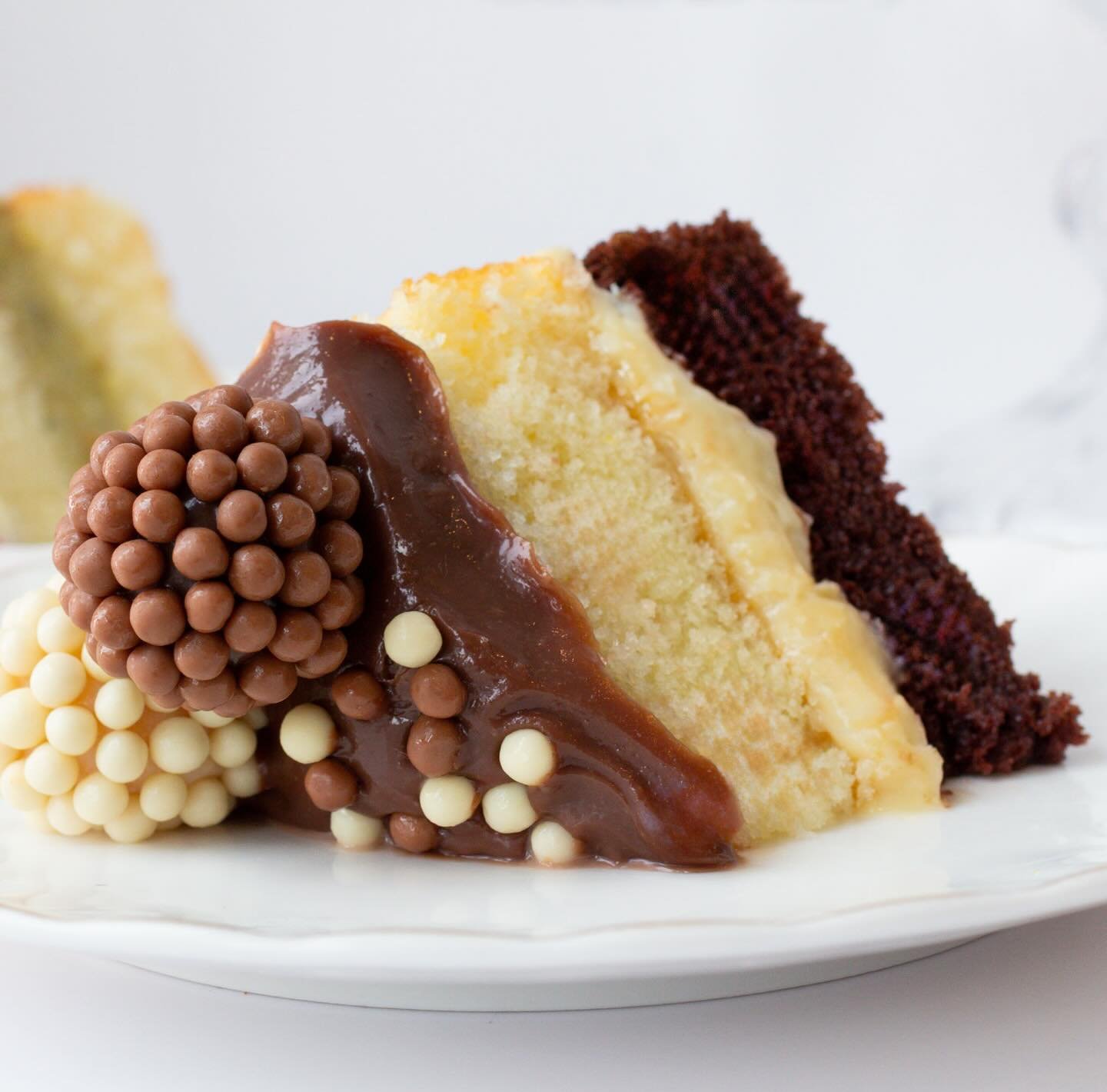Chaque jour est un bon jour pour manger un d&eacute;licieux g&acirc;teau et c&eacute;l&eacute;brer la vie ! 🎈✌🏻🥰
Et le lundi est le jour o&ugrave; il faut m&rsquo;appeler sur WhatsApp pour r&eacute;server sa place dans l&rsquo;agenda !  Lien dans 