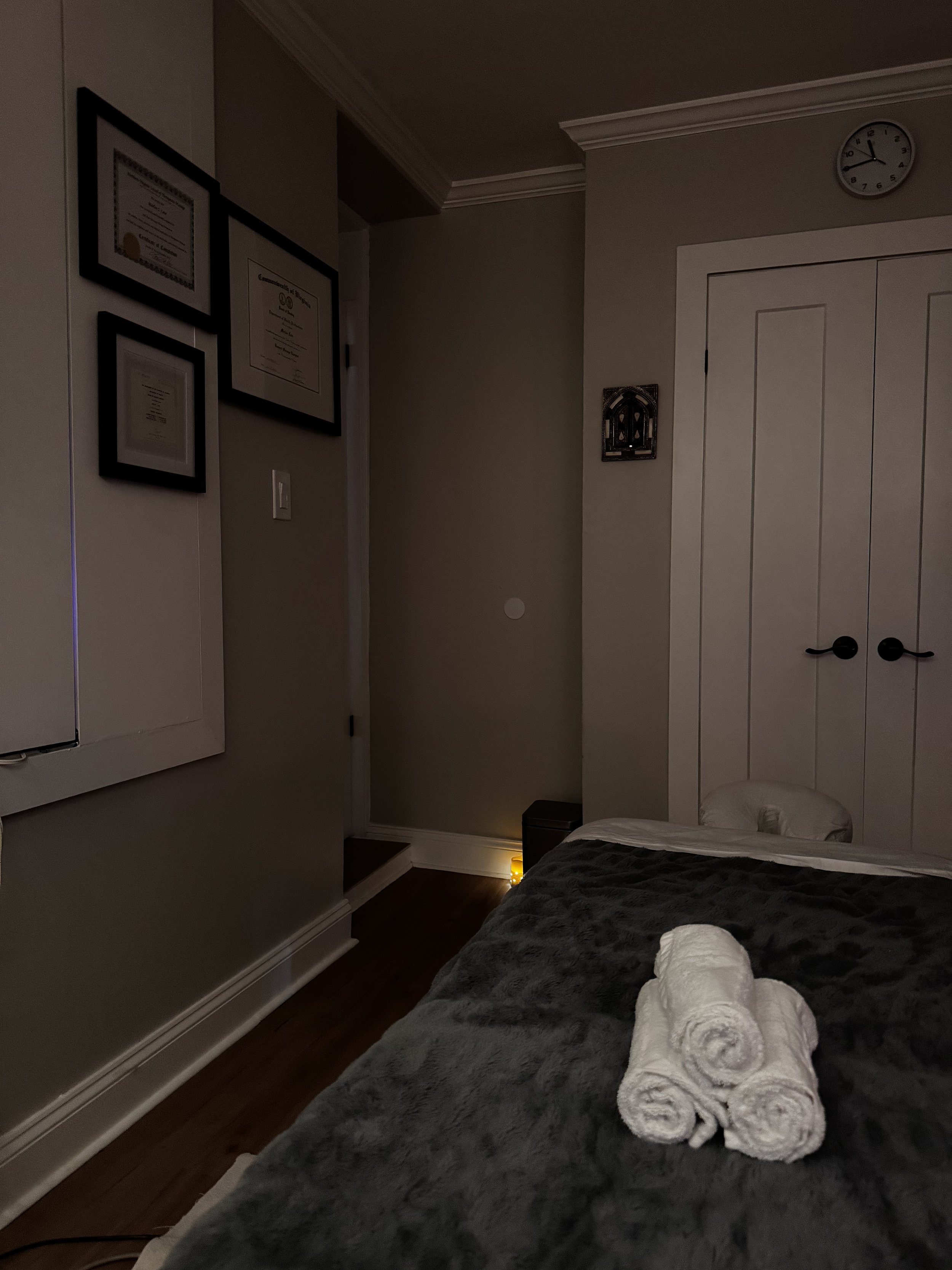 Squire Massage Studio - tabe and towels - www.SquireMassage.jpg