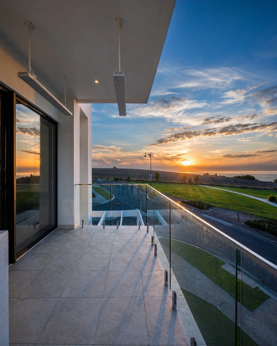 If you're building on the Sunshine Coast, you've probably imagined waking up to beautiful views and natural light.

The question is, will your home actually let you enjoy them?

At Curlewis, the outlook was never treated as an extra.

It shaped the w