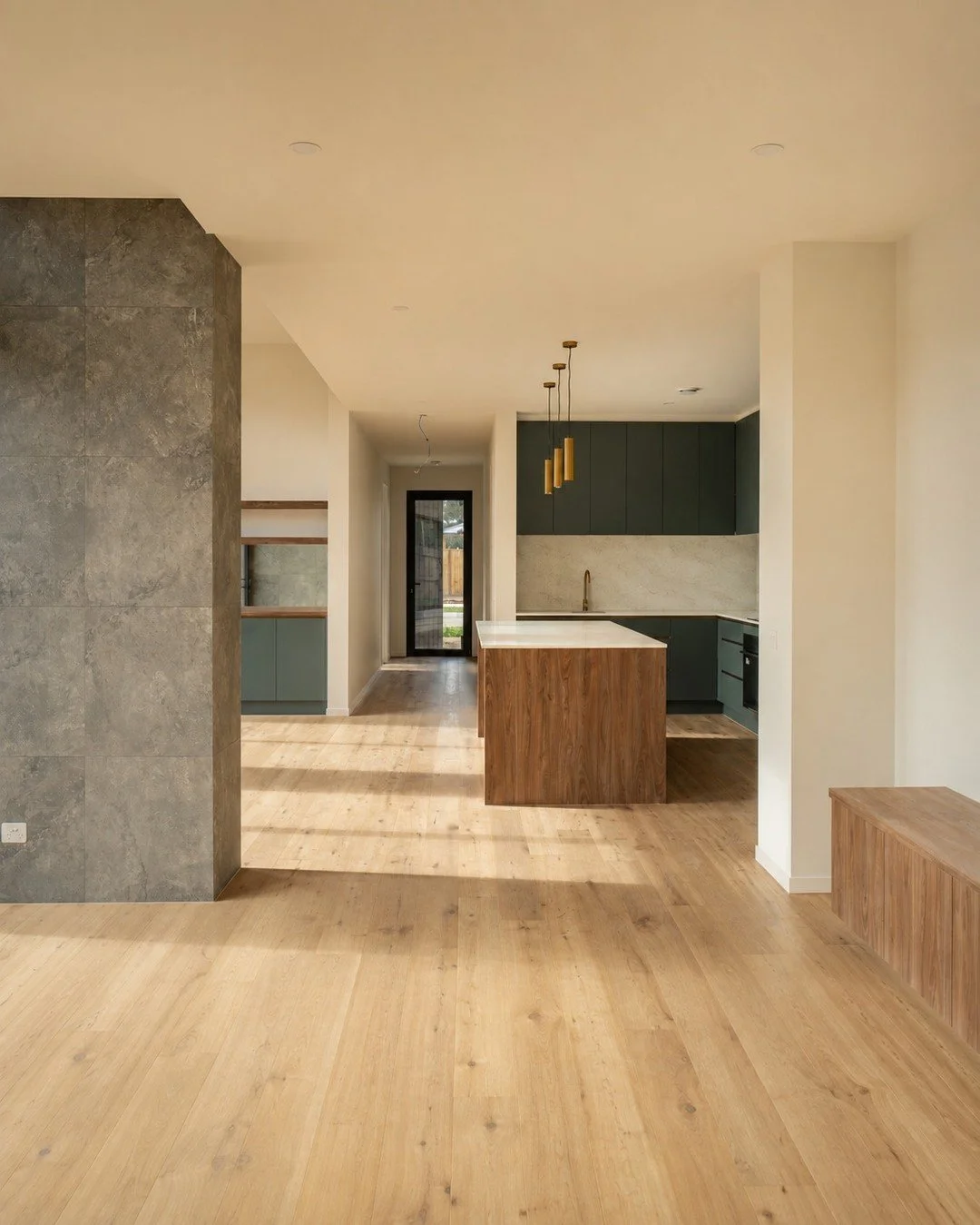 The best kitchens make everyday life feel easier.

Cooking.
Unpacking groceries.
Making coffee.
Helping with homework.
Talking while dinner is on.

It all works better when the kitchen is in the right place.

Here, the kitchen sits at the centre of t