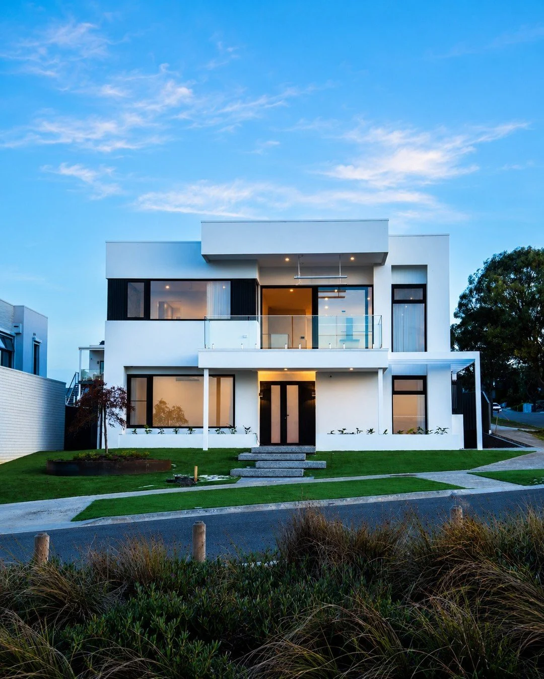 You should not have to choose between the neighbourhood you love and a home that actually works for your life.

On the Sunshine Coast, staying put can feel complicated when your home no longer suits the way you live.

Maybe it feels too hot.
Too humi