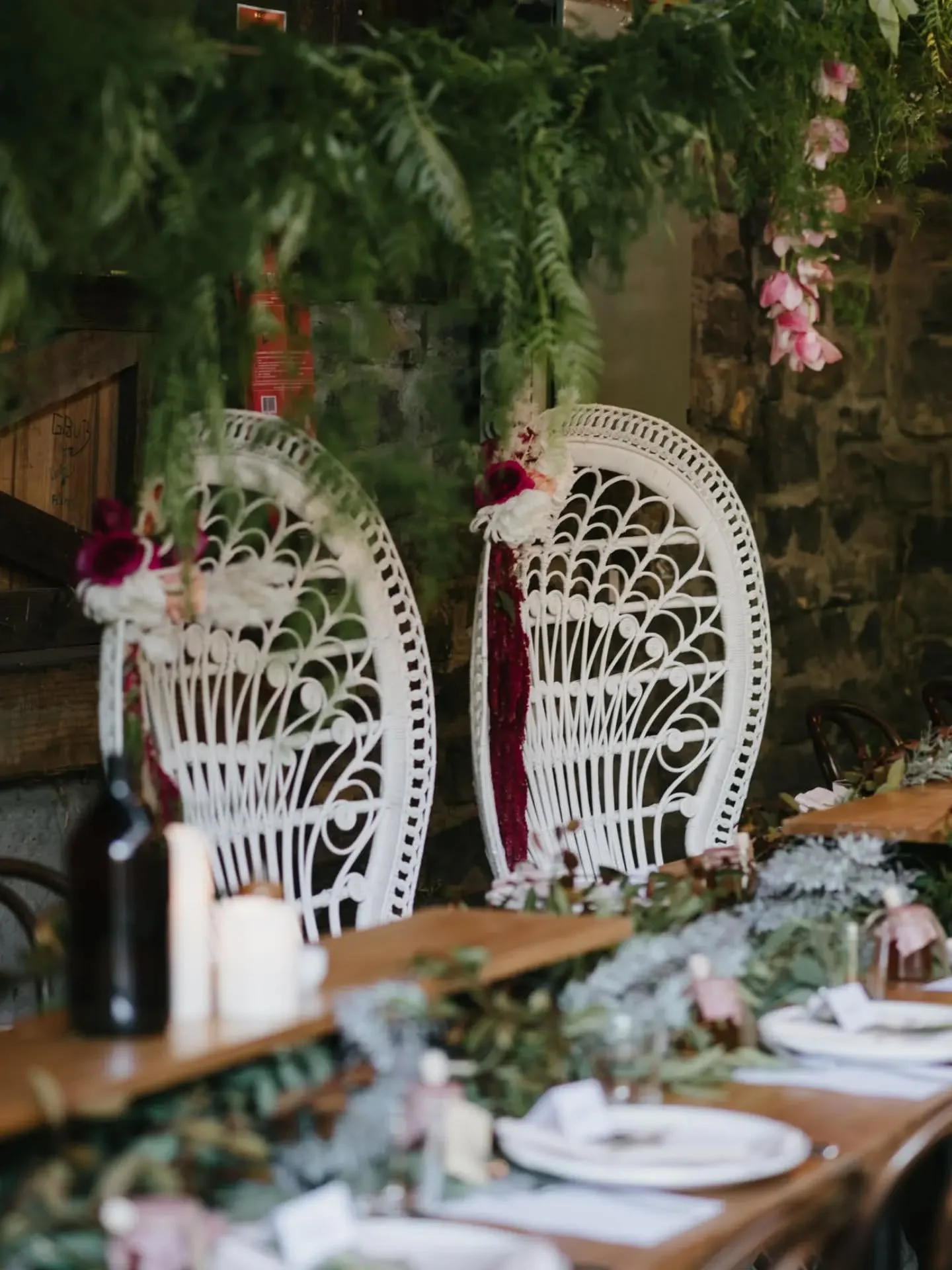 Looking for a venue that’s as unique as your love story? Well, this might just be the one!
At the Farm, rustic country charm meets stylish, effortless events. From long timber tables draped in greenery to fire pits, festoon lights, vintage gam