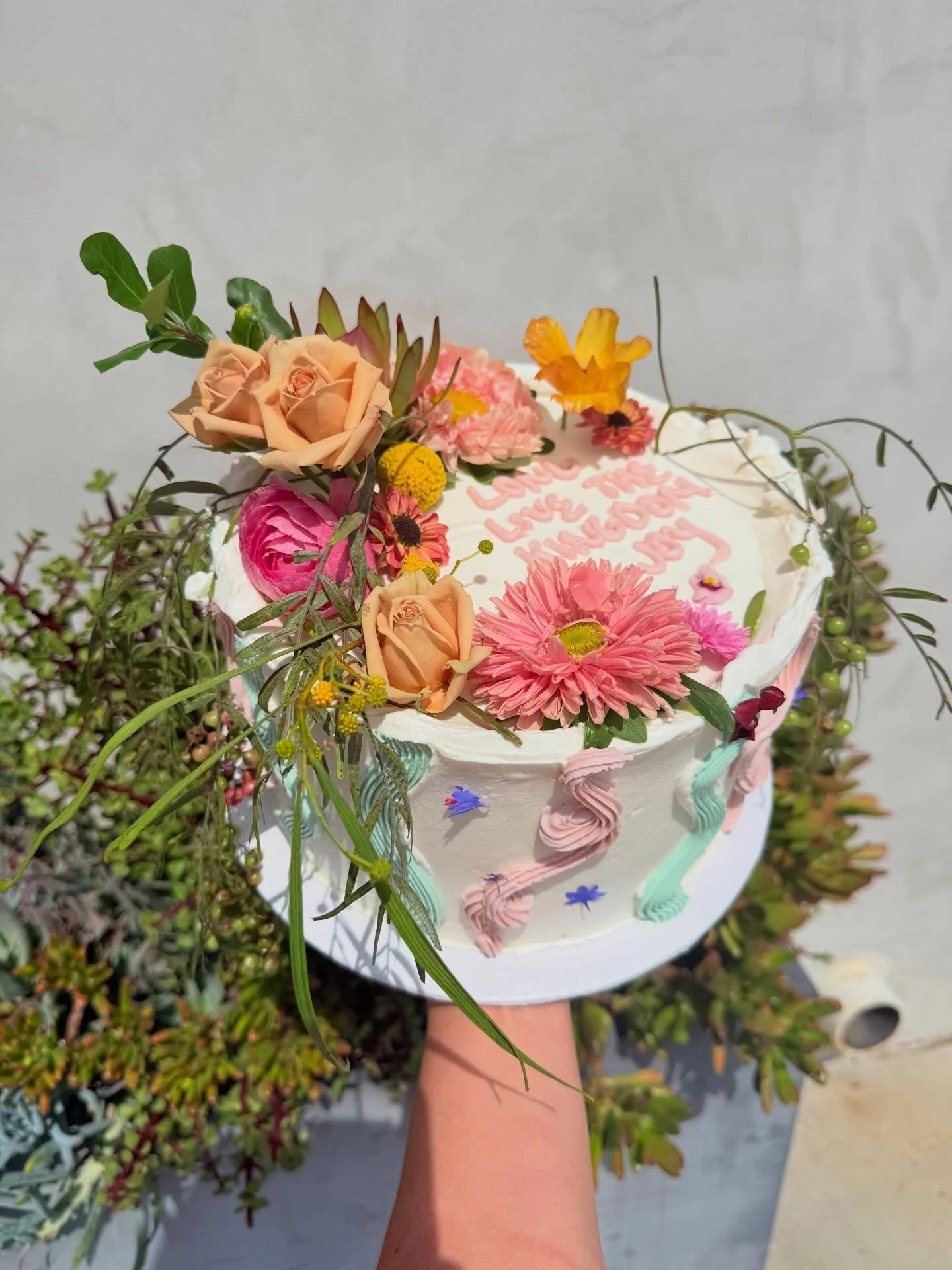 A garden of Jess-ly delights&hellip; featuring all the hits. Squiggles! Color! Springy flowers!!! Some bachelor button confetti action while we&rsquo;re at it! One of these days I&rsquo;ll nail the photography booth setup but till then enjoy my arm ?