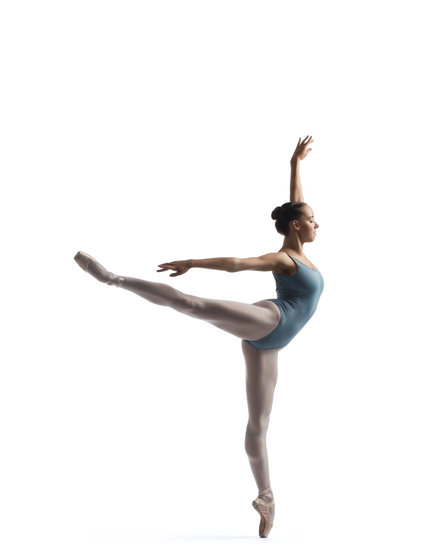 Head into 2024 like a pro.

#balletposes #arabesque #stillnessinmovement