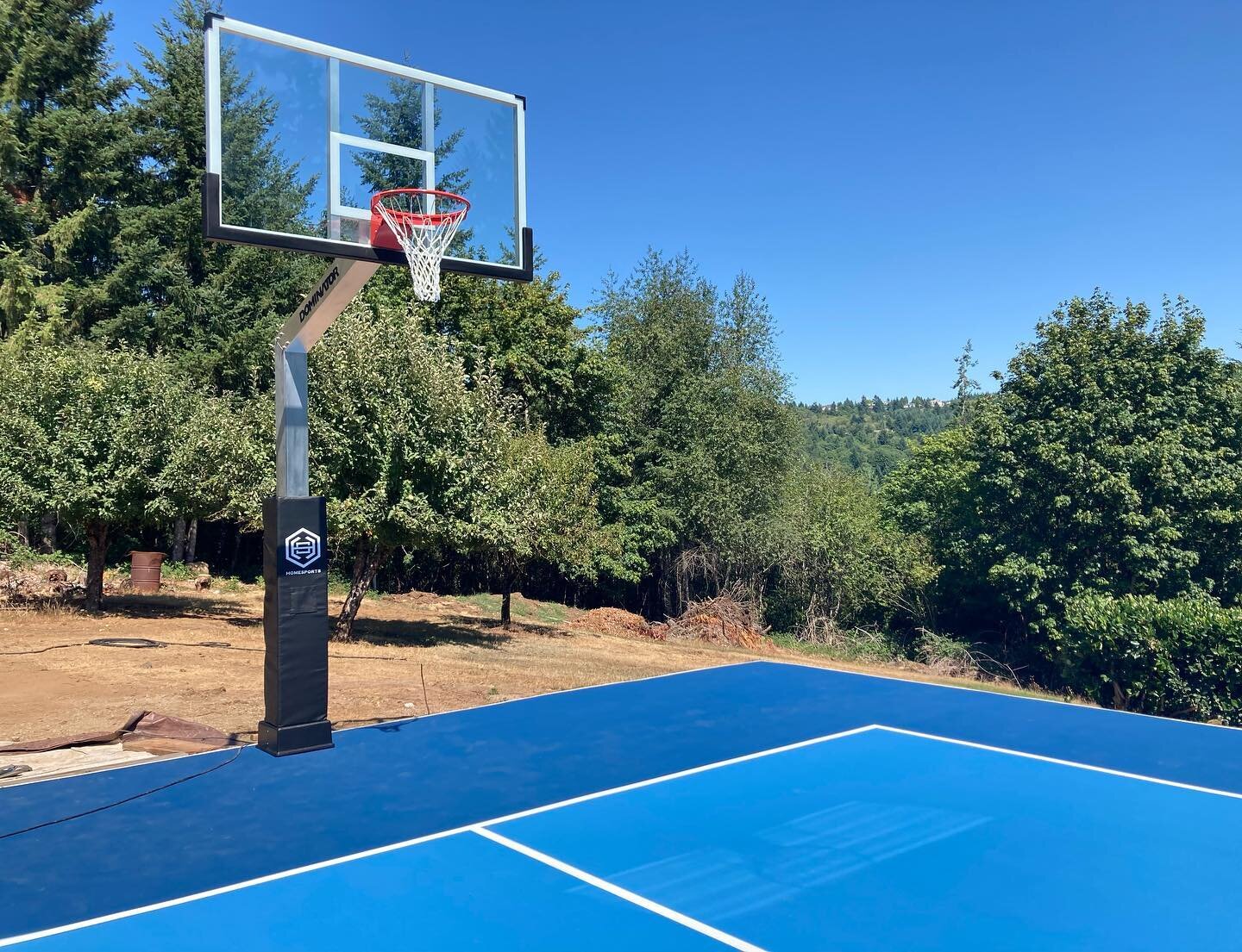 💙🏀😎 Now installing @dominatorsports hoops @centrecourtss @sealmasterpros @usapickleball @nikepickleballcamps #pickleball #pickleballers #pickleballrocks @nike @nikebasketball @kongcoolers