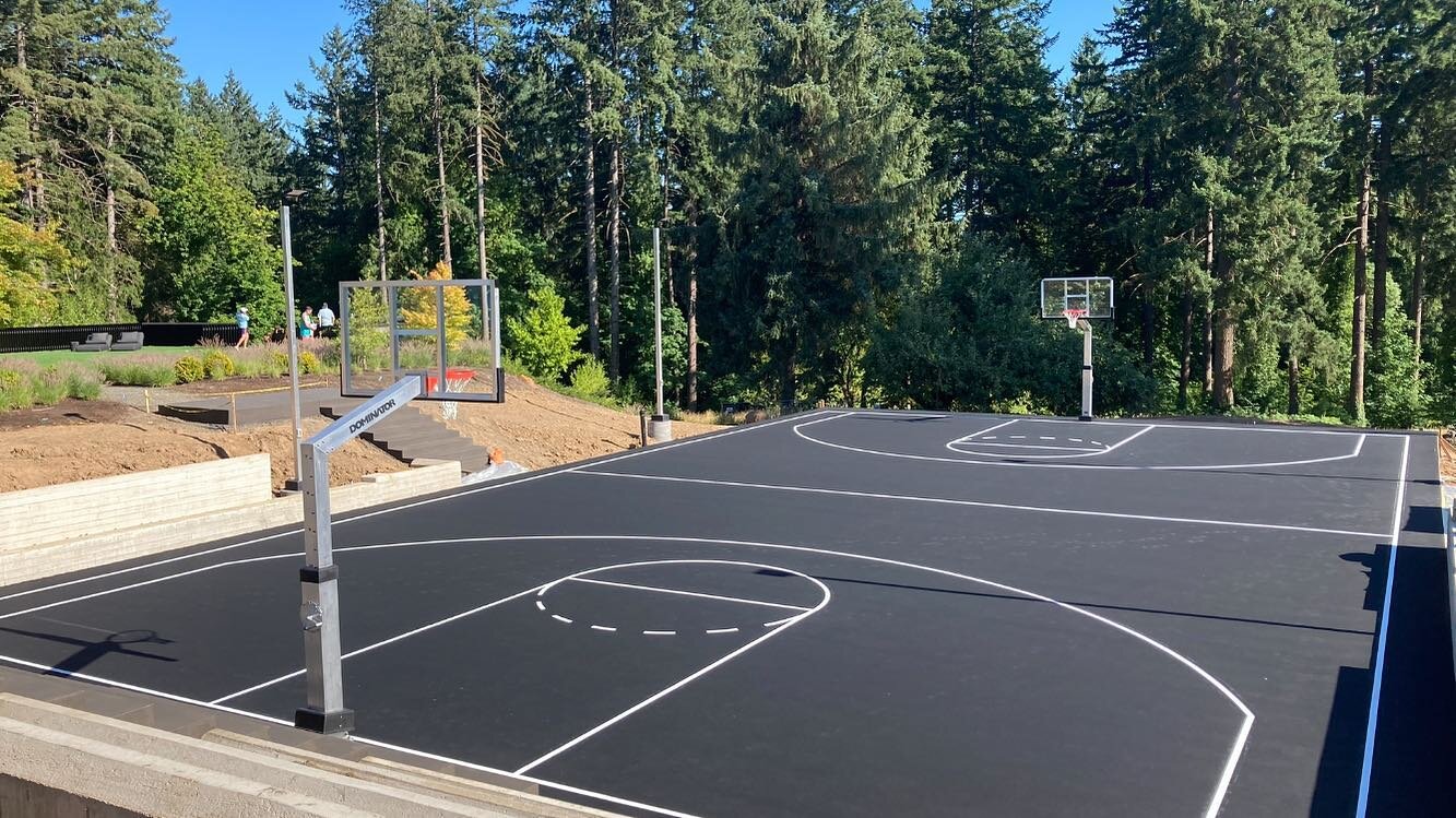 New Basketball court completed #blackcourt 🔥🔥🔥🔥#nbalines @dominatorsports  #basketball #sportscourt @sealmasterpros #workoutside 😎💥🏀 #pickleball #pickleballlinesnext