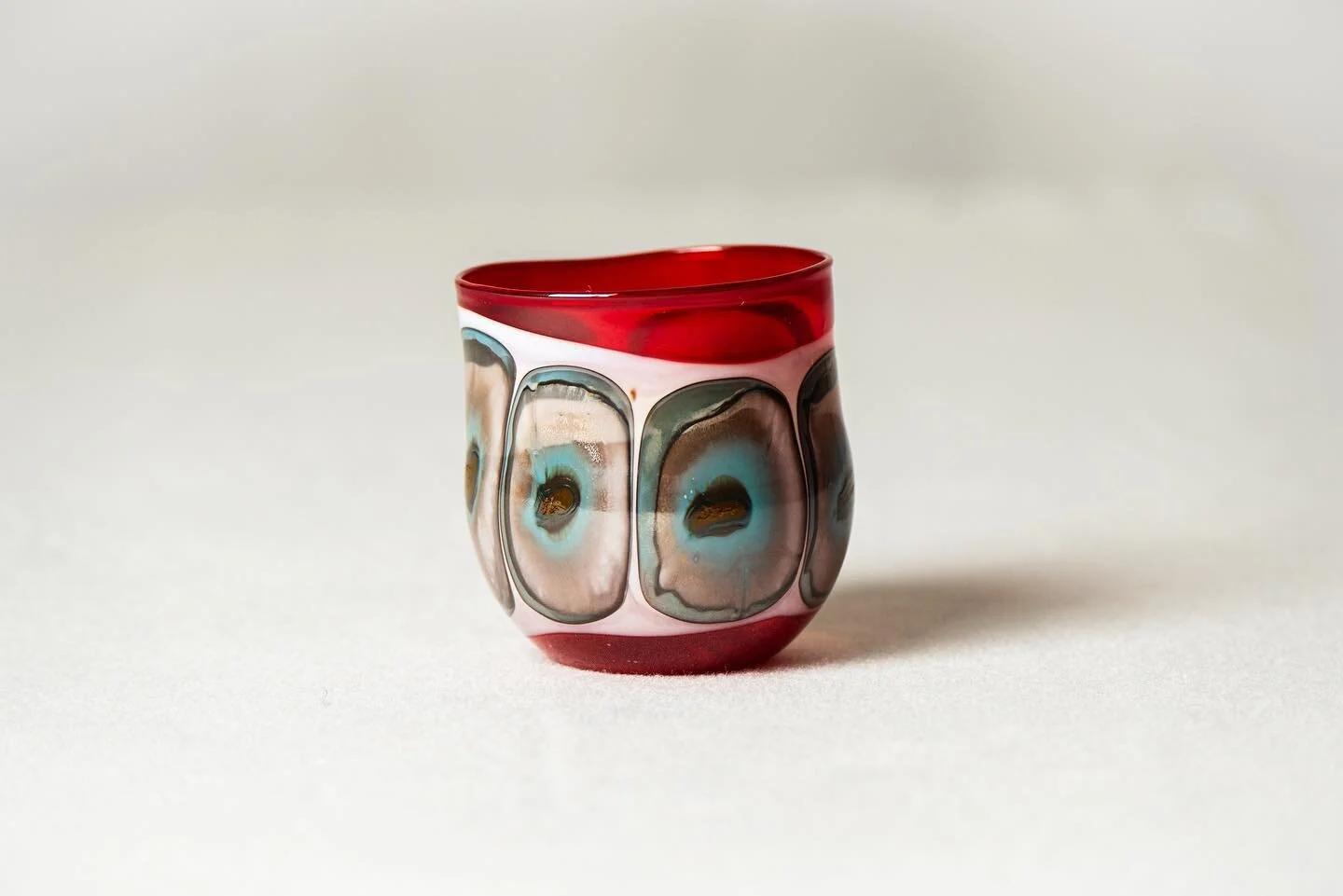 Perfect Christmas Gift : handmade vase, Burano glass and hand painted ! 

By Venetian artist Paola Rizzo. 

Find your special gift in our FINDS catalogue. 

.
.
.

📌 San Jose del Cabo B.C.S 
📦 Mexico, USA 
DM for appointments &amp; WhatsApp Busines