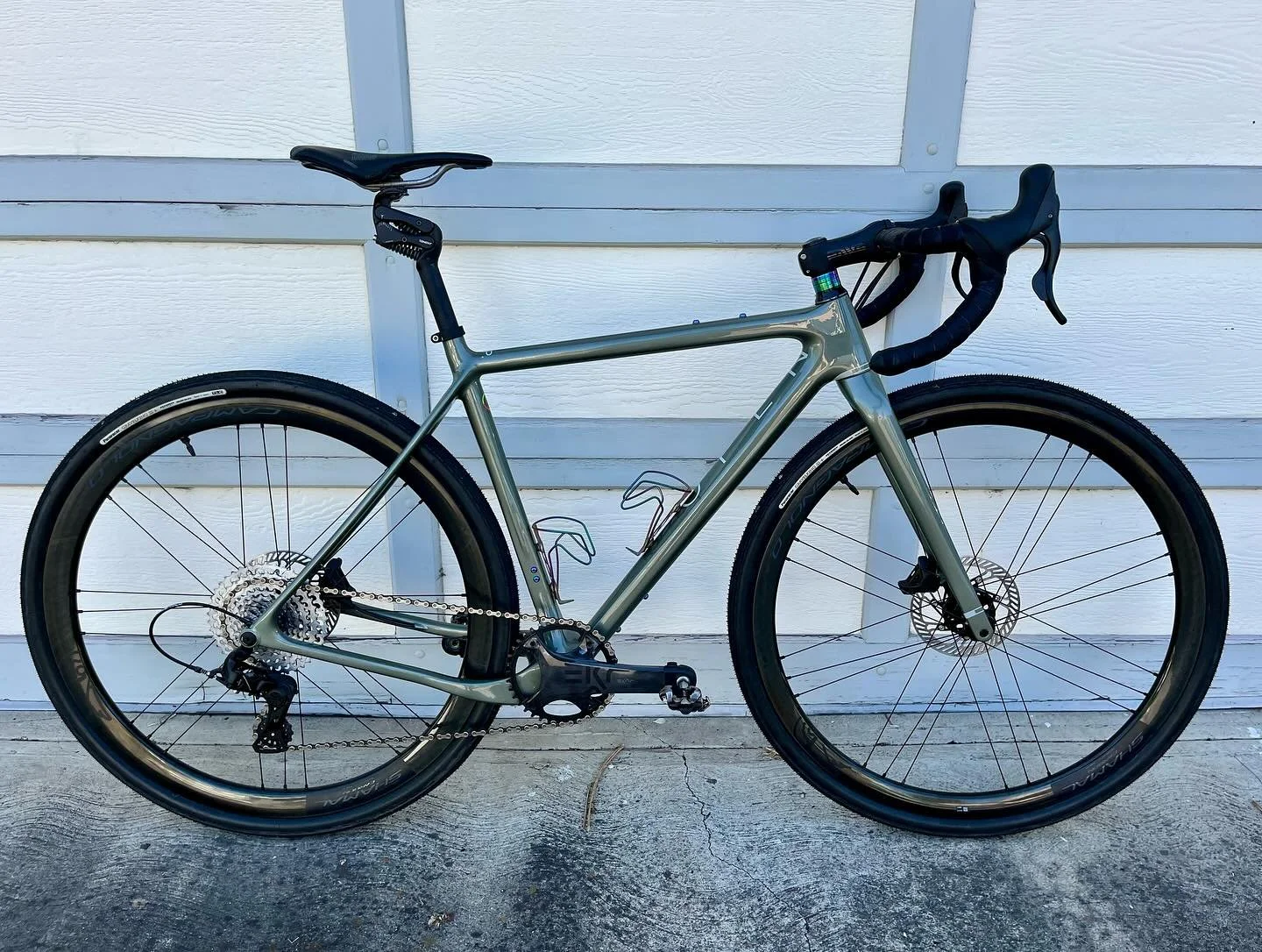 Campagnolo Ekar: brake bleeds and a tune for this Open gravel bike. Pretty crazy that Campy went with 13 SPEEDS for their gravel group. Seems like Shimano and SRAM decided 12 was time to stop, i think i agree. Ive got a lot of experience with Campy a