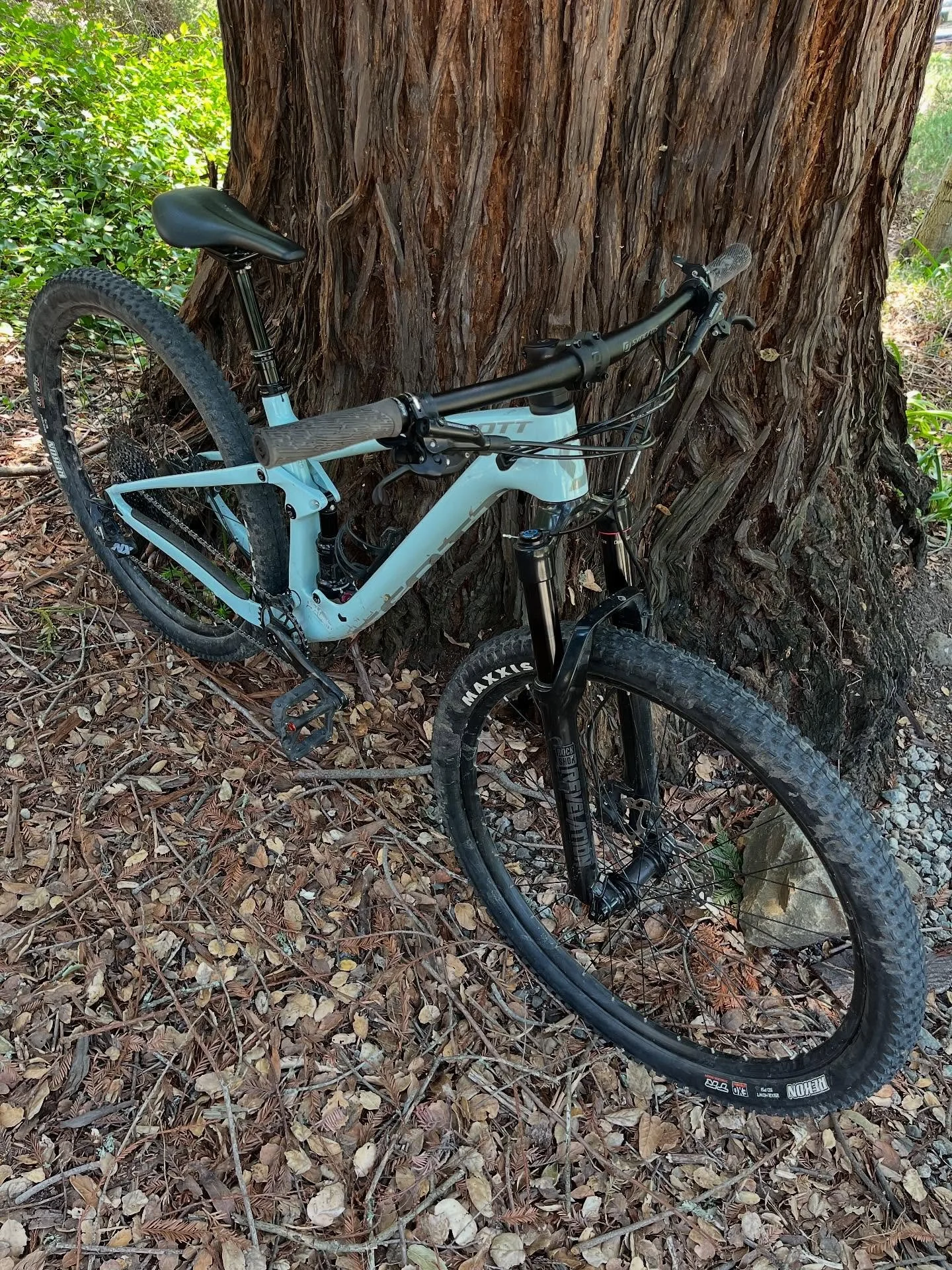 Rain stick: the tire sealant on this bike dried up and turned into little pebbles! Swing to the video for hilarious rain-stick sounds when the wheel spins. Looks to me like muc-off sealant, which ive never been impressed with. #yourbikehatesyou