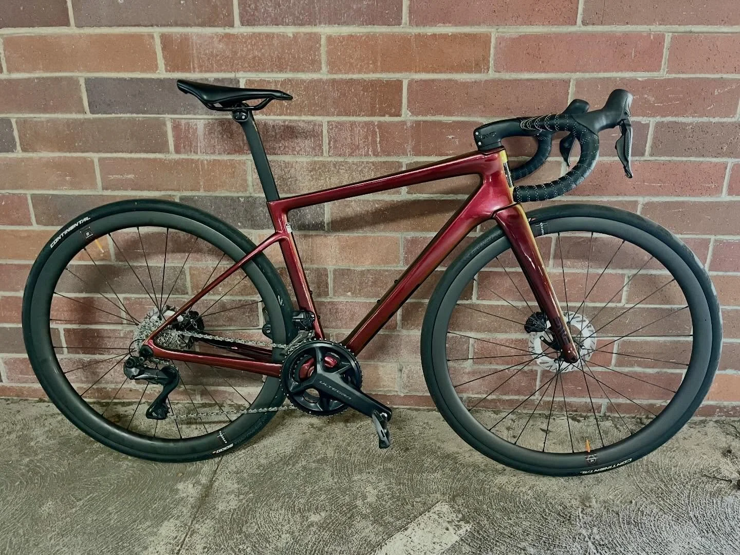 Frame-up build: SUCH a gorgeous chameleon color on this ENVE Melee. Every angle yileds a different color: gold, purple, brown etc. Its always a treat to build up a top spec bike from scratch. #envecomposites #envemelee #enve