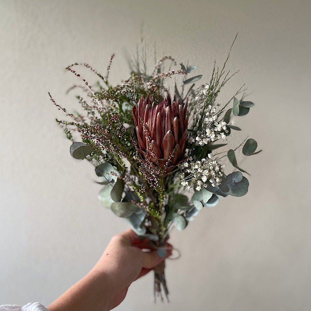 TRIMMING THE TREE BOUQUET – Crown Floral Boutique