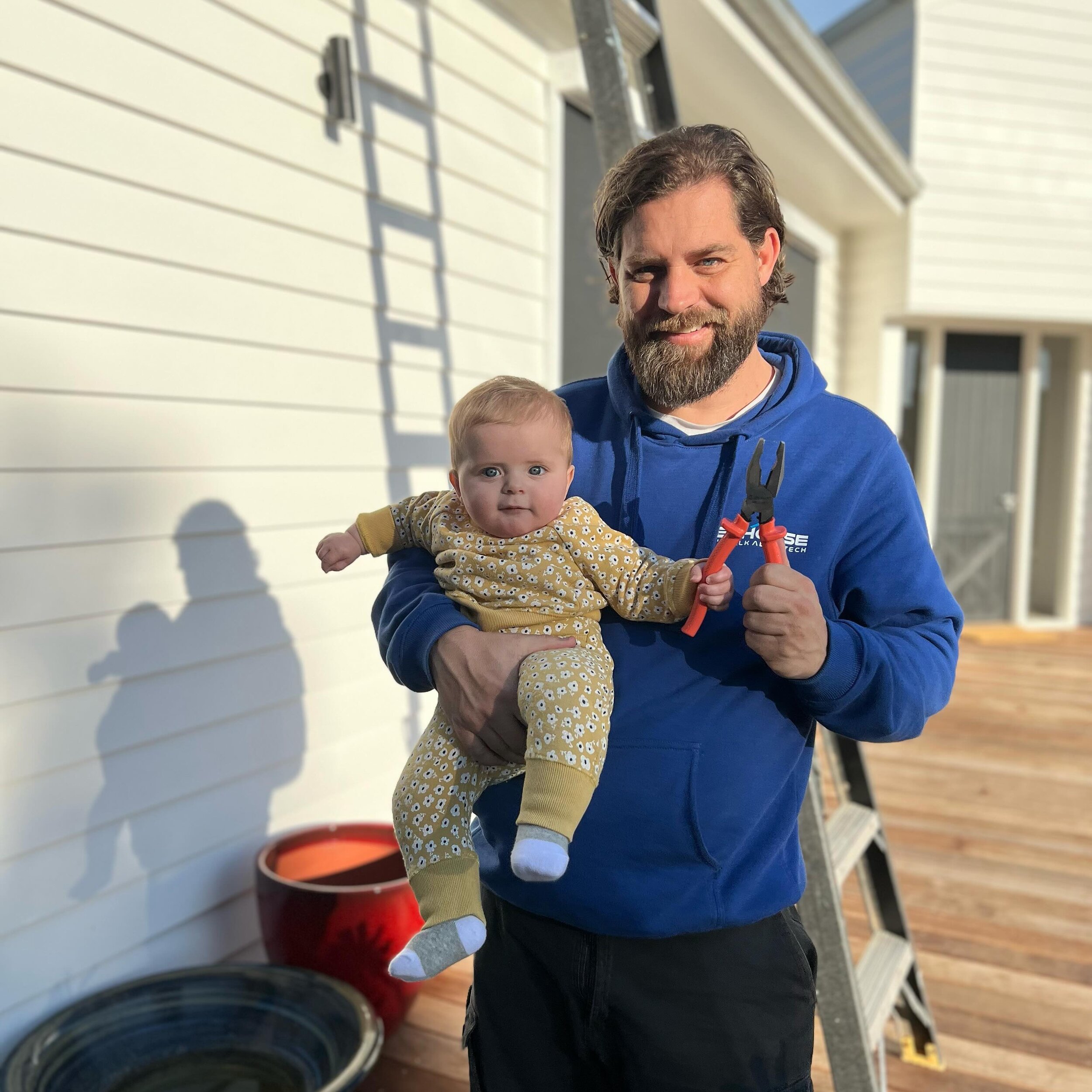 When we let the youngest recruit take charge of the tools! 🔧 

#StartThemYoung #TotsOnTheTools #FutureEngineer #KidsAtWork #TeamWorkMakesTheDreamWork #ChildhoodMemories #SmartHome #Portsea