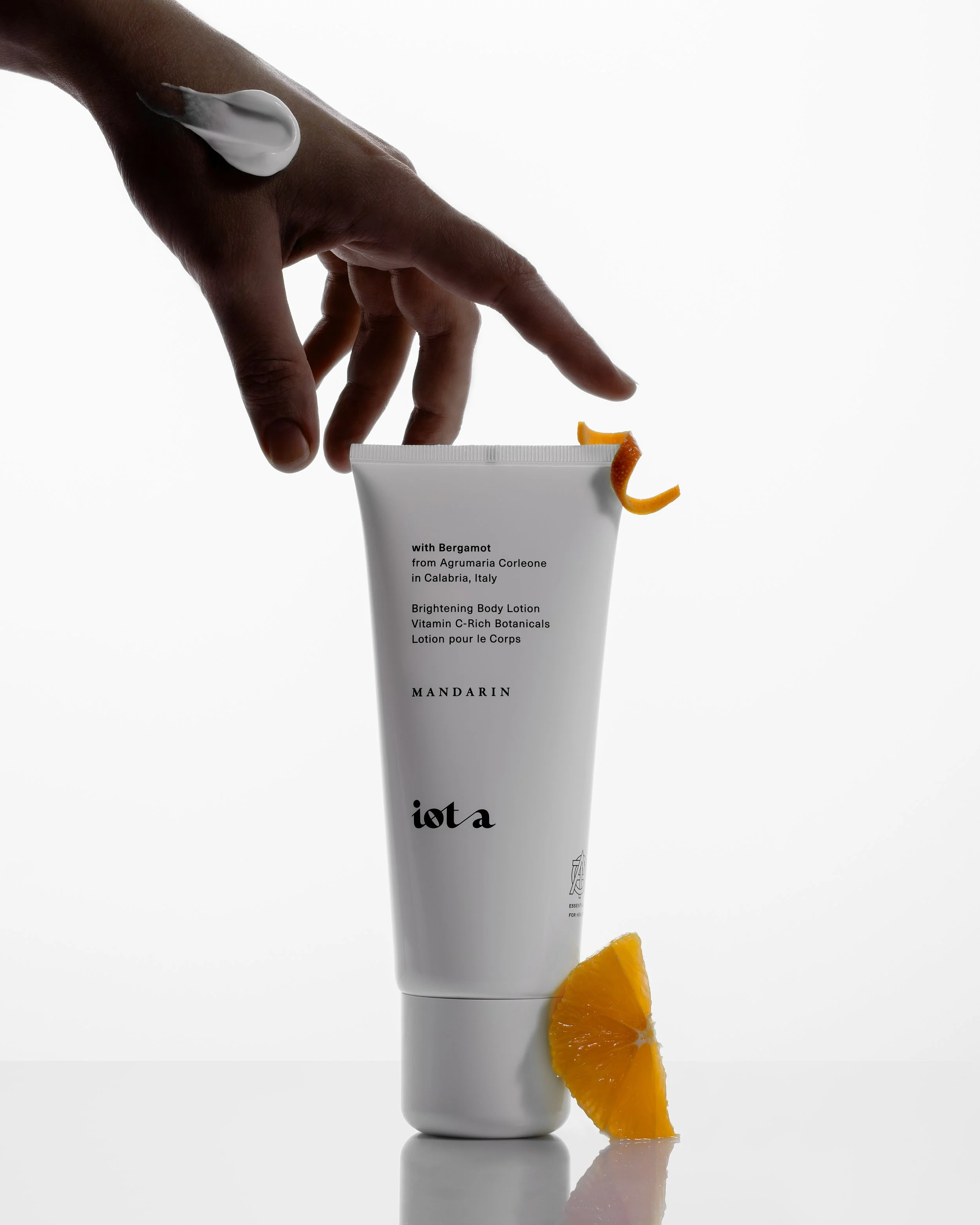 Brightening Body Lotion Image 06.jpg