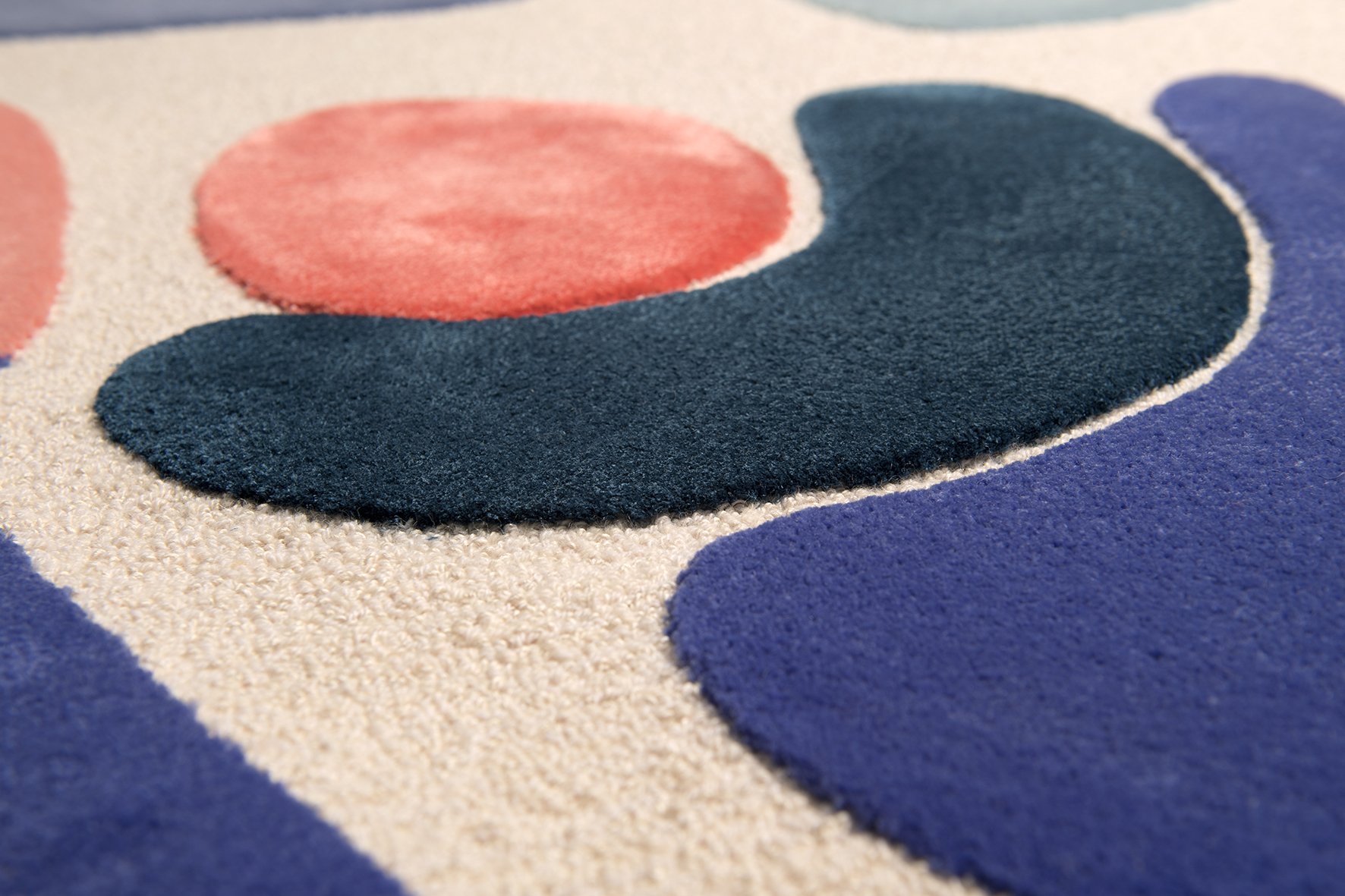 02_Margaux de Penfentenyo_Rug_Dear Friends_Photo credit Margaux de Penfentenyo.jpg