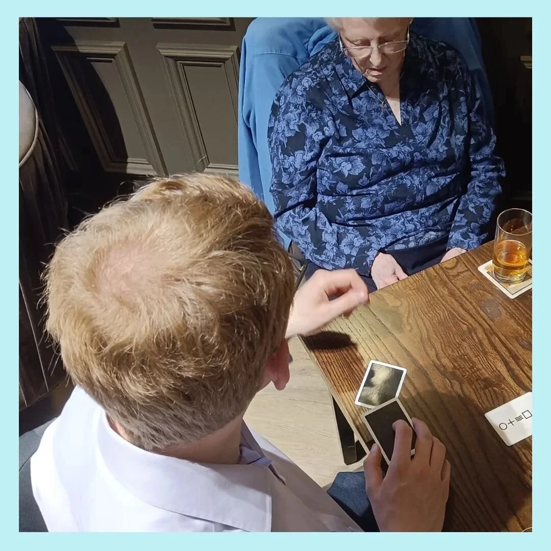 Last one from Saturday's birthday party - I really had an absolute blast. Looking forward to more gigs soon! 🃏
#magician #weddingmagician #weddingentertainment