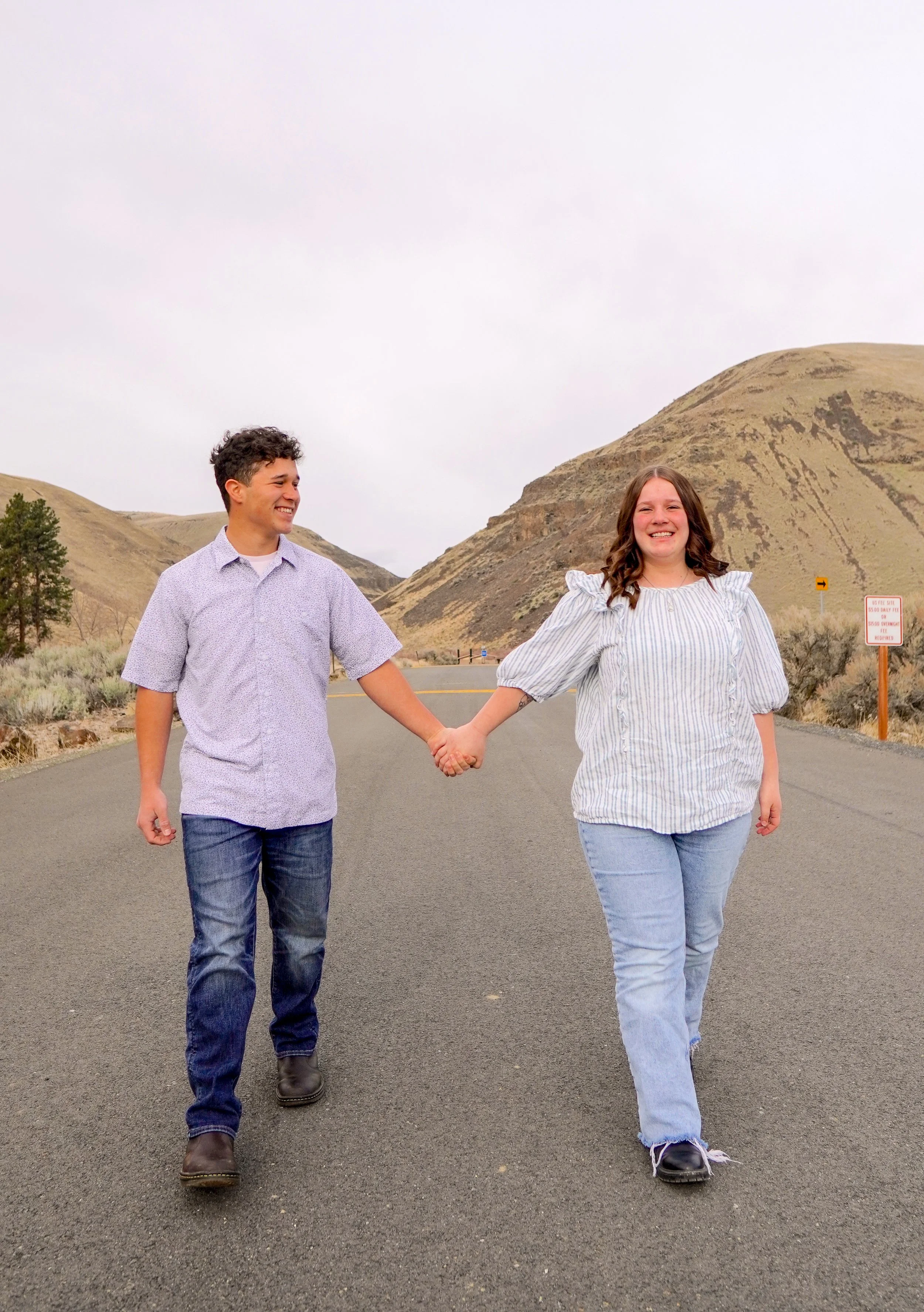 couple's engagement photos in yakima valley