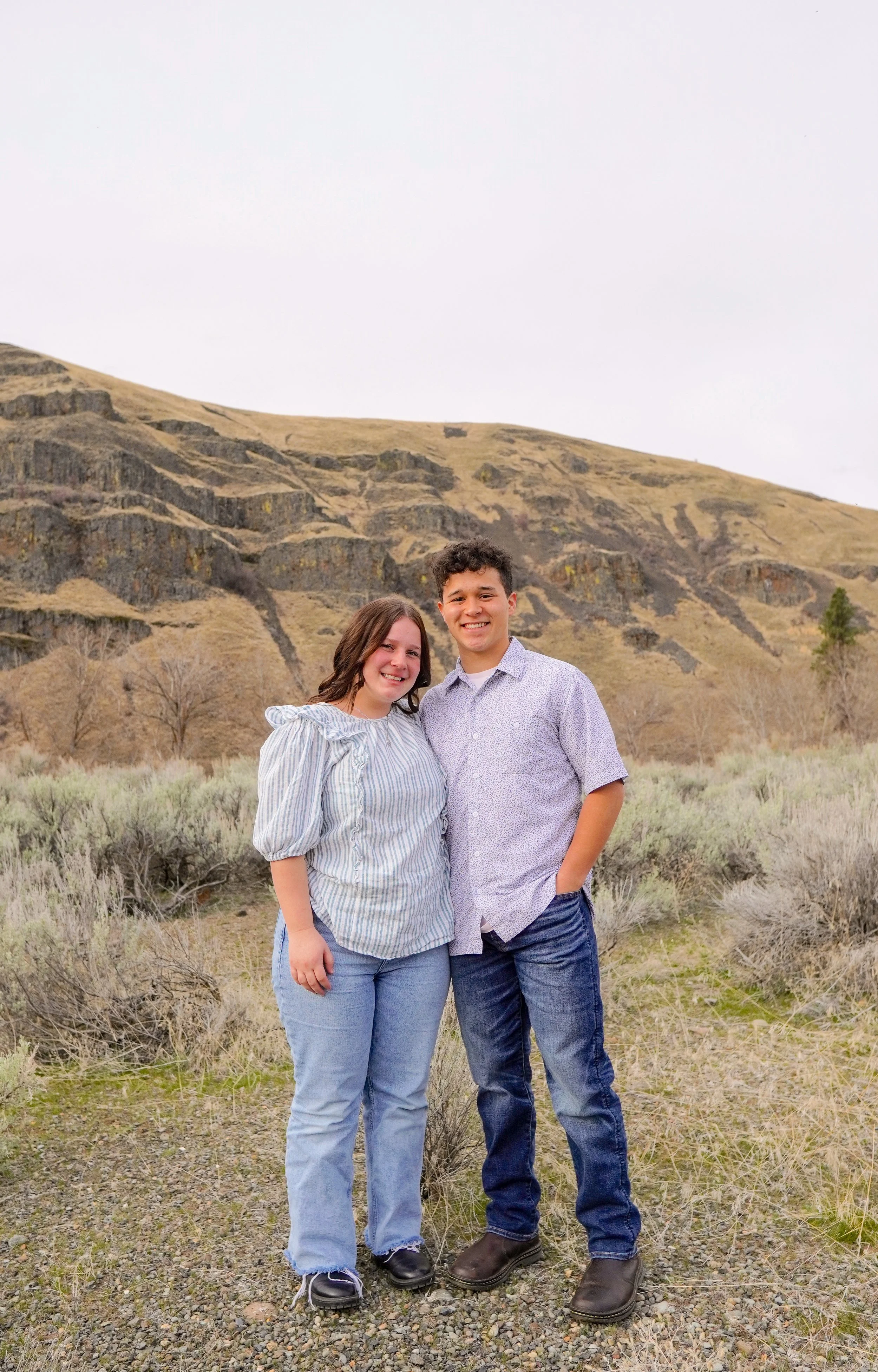couple's engagement photos in yakima valley