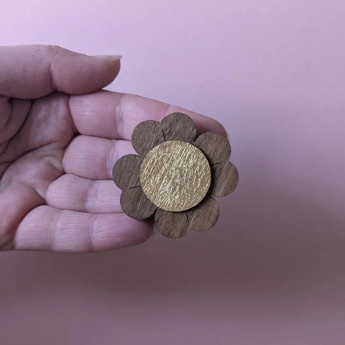 walnut+flower+brooch+3.jpg