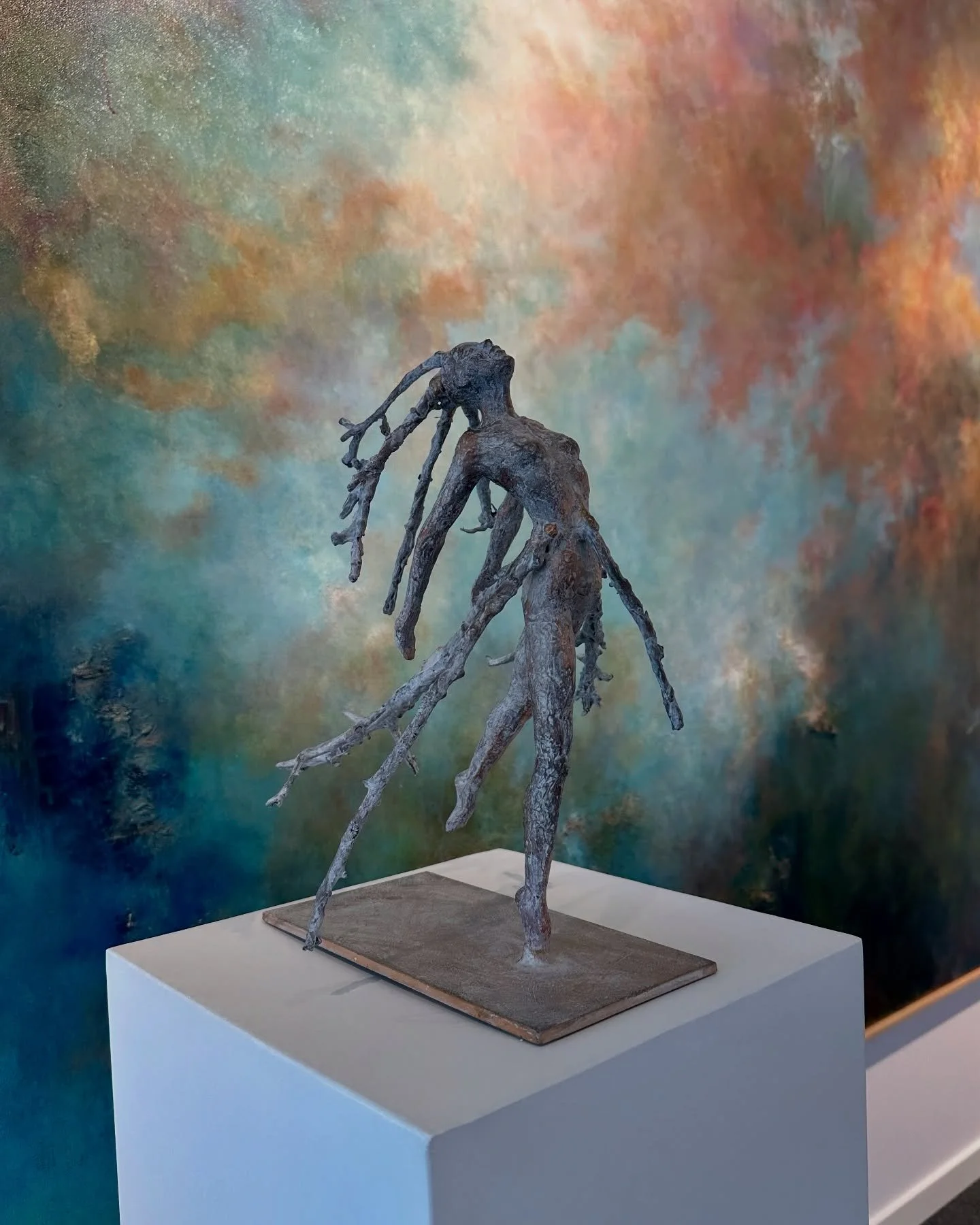 To vakre kunstverk som komplimenterer hverandre veldig godt! Morsomt &aring; kombinere skulpturer og billedkunst. Skulpturen er laget av Kari-Lena Fl&aring;ten og oljemaleriet av Trudy Wiegand. Vi har de utstilte i galleriet, samt et bredt utvalg av 