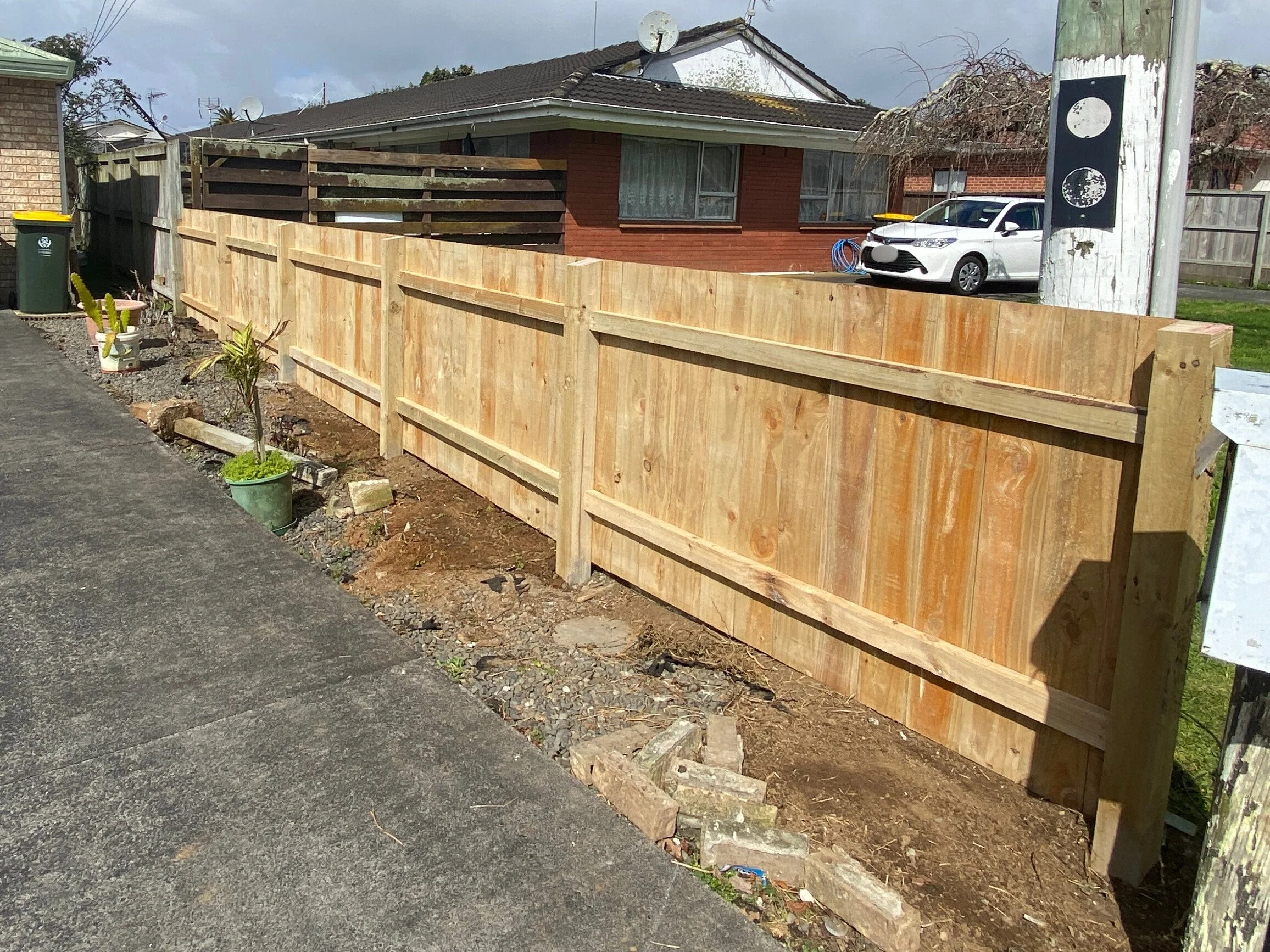 New fence build completed in Papatoetoe for rental property by DCW Services