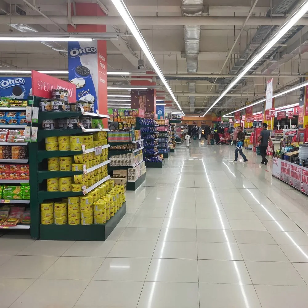 A large supermarket with customers - the ideal business for a Retail Manager Apprenticeship