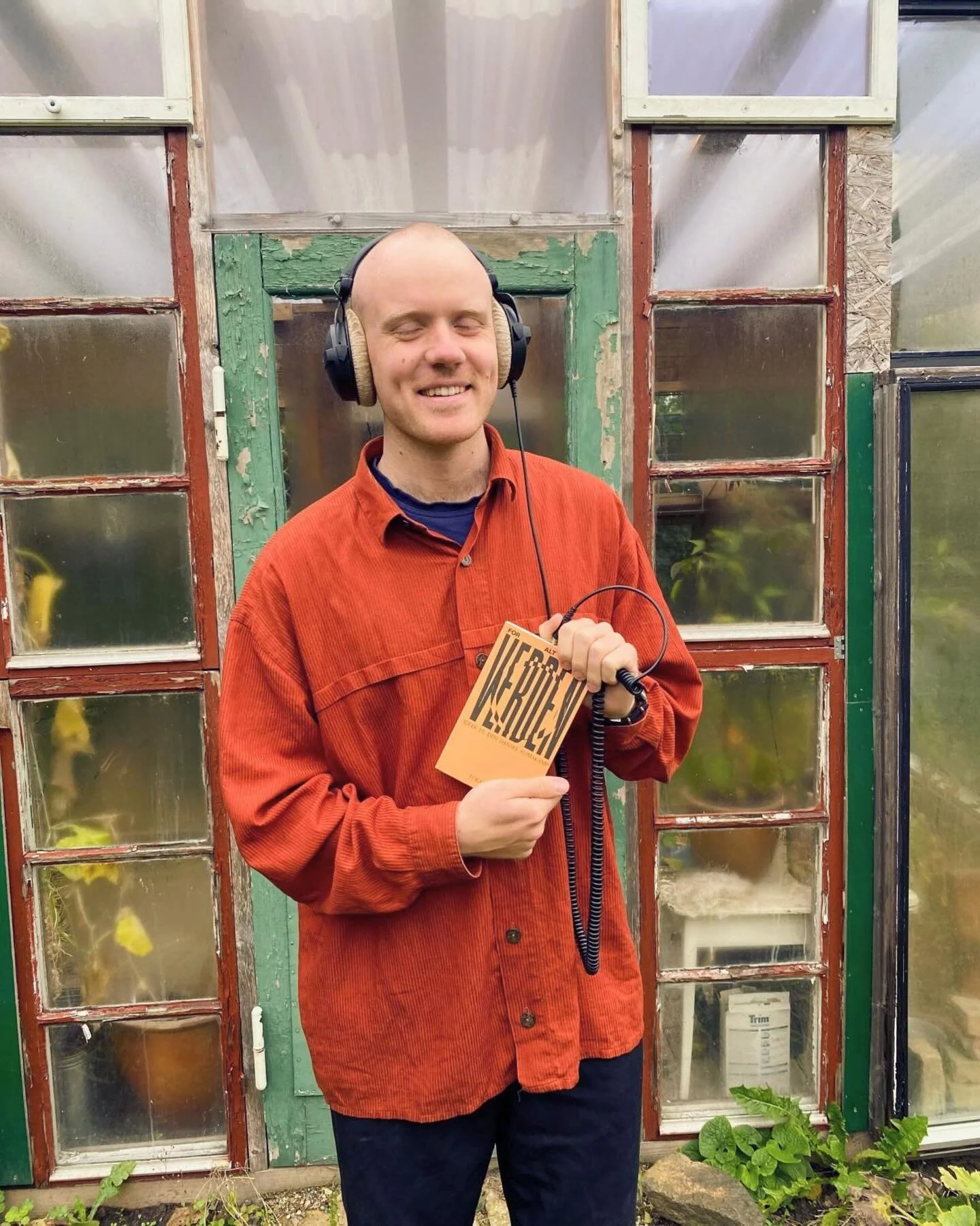 Klimagasudledningerne fortsætter ufortrødent, fascismen og højrepopulismen er i fremmarch, og folkemord og krig er for alvor blevet en trend igen. 
Det kan være svært at være så zen, som @lukasklugedk ser