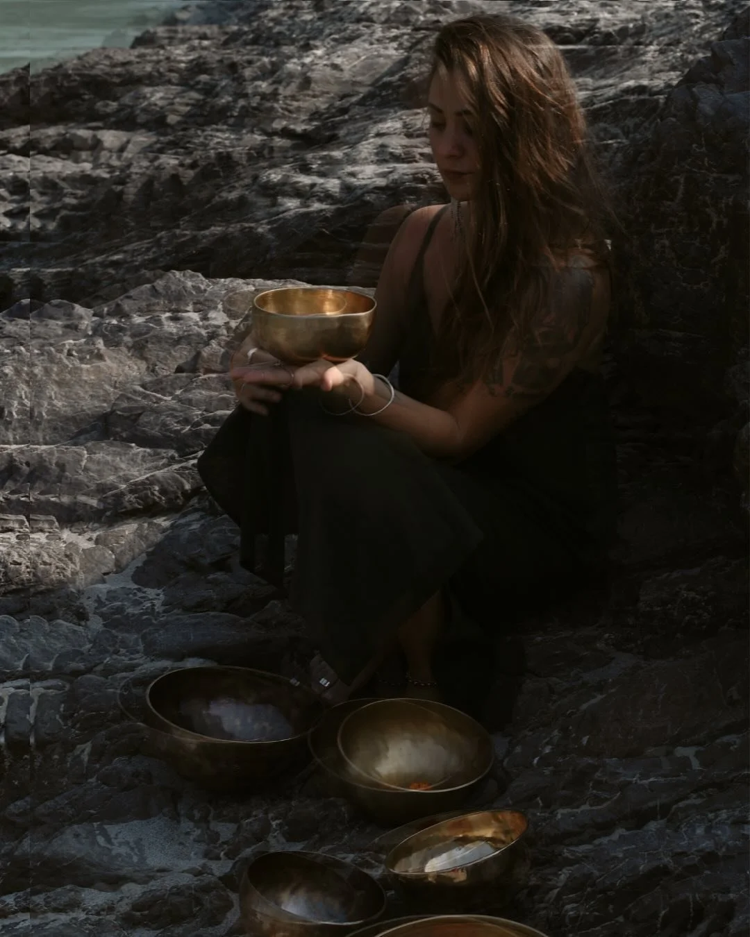 Everything is vibrating
Can you see it?

Everything is breathing
Can you feel it?

Everything is speaking
Can you hear it?

________

&hellip;look beyond the solid form of things. See the dance of energy that weaves us all together. When you soften, 