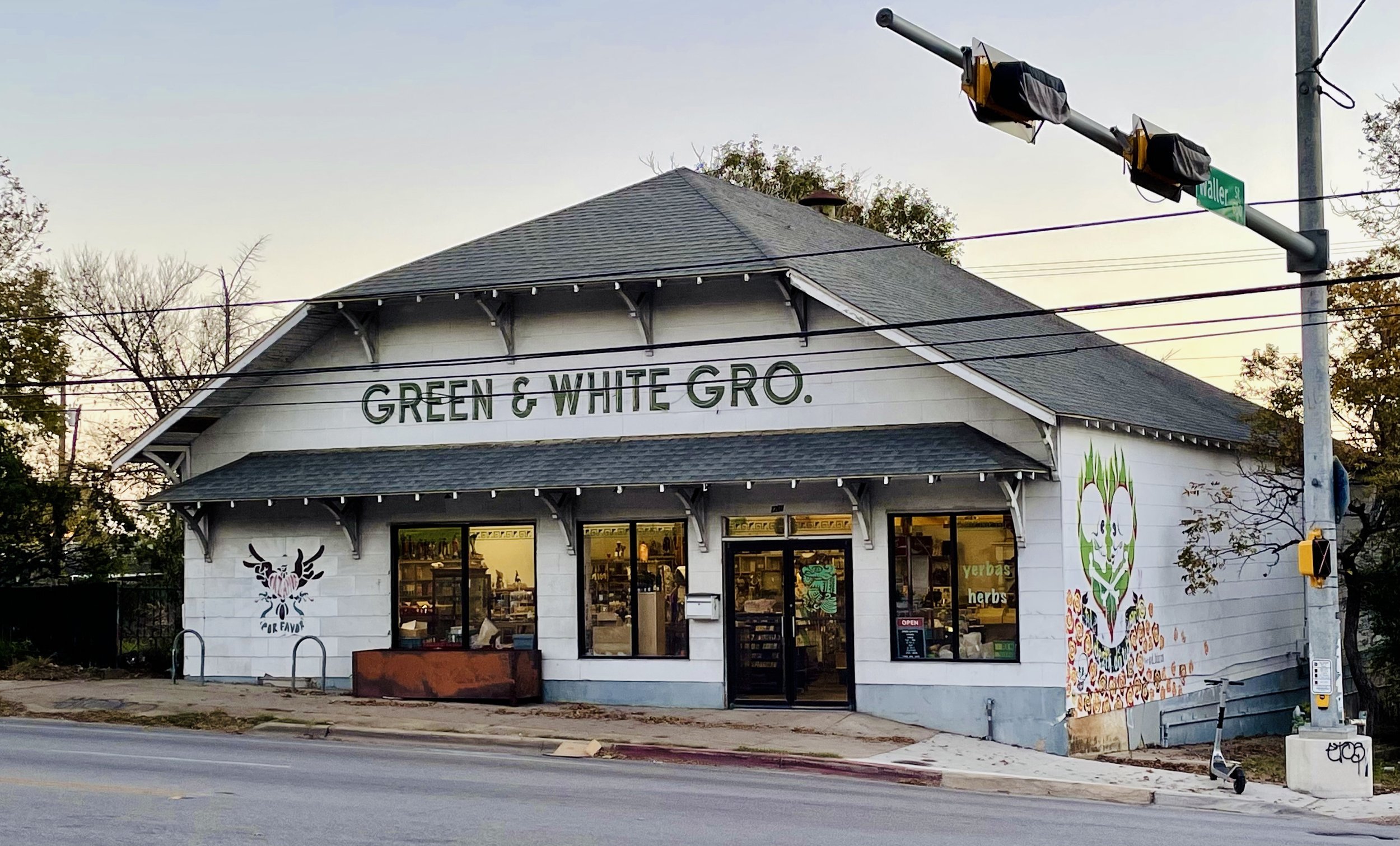 Green &amp; White Grocery