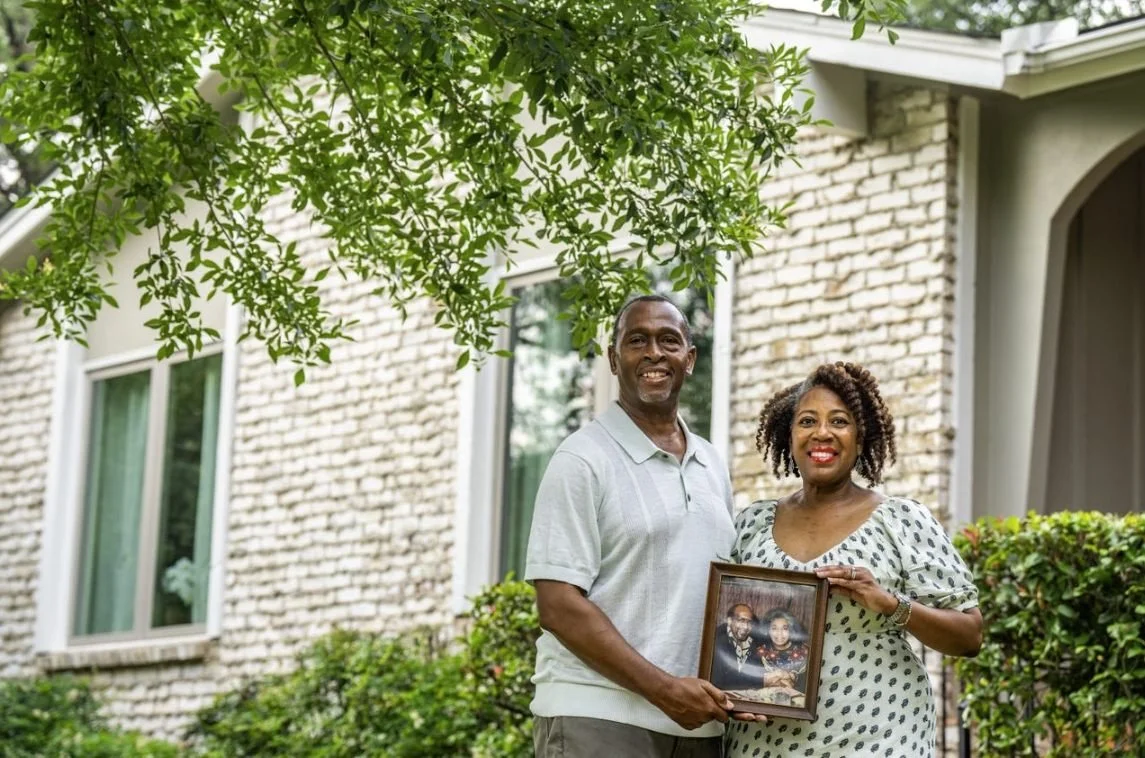 Congratulations to Alta and Lamont Alexander on their Stewardship Award for the Dr. Sidney, Jr. &amp; Helen F. White House! 🏆

Join us on November 18 at Stubb's Bar-B-Q to toast the incredible preservation work done in Austin this year🥂 Info + tick