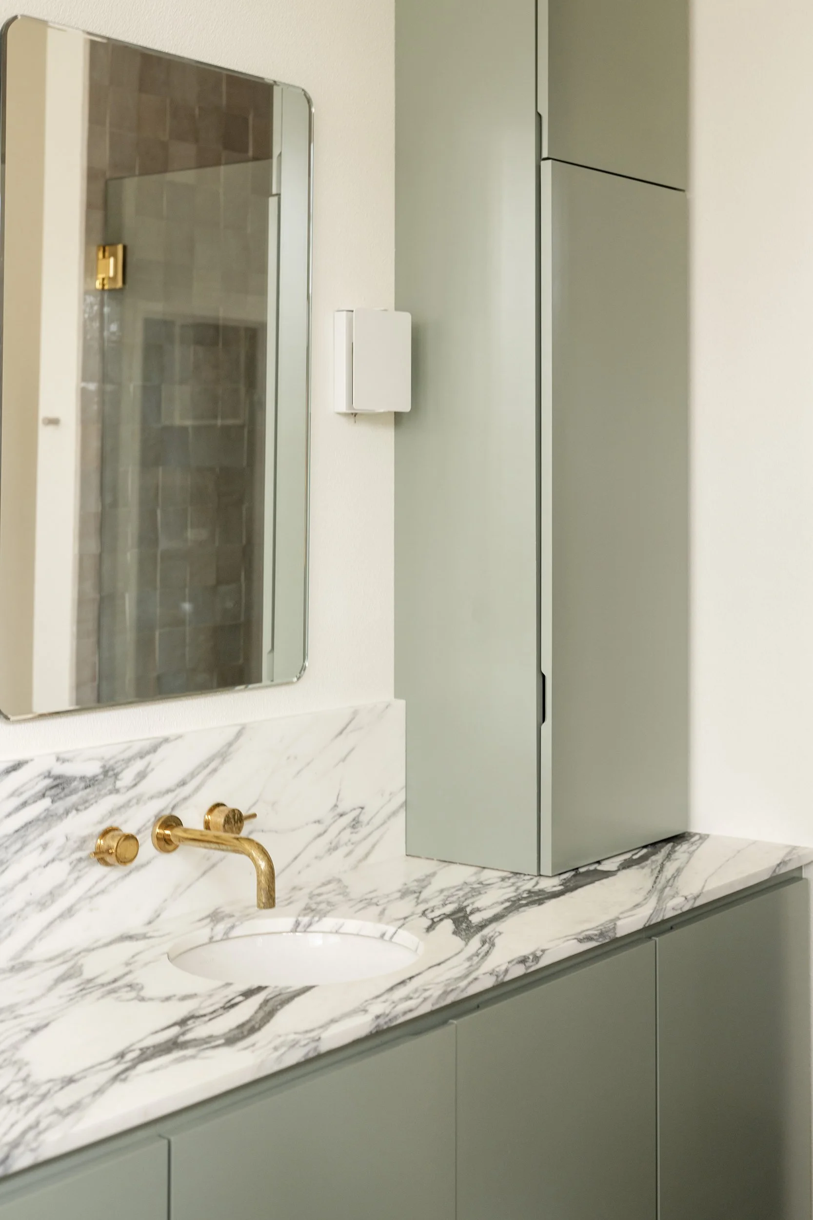 Hyde Park Bathroom — Emily Lauren Interiors