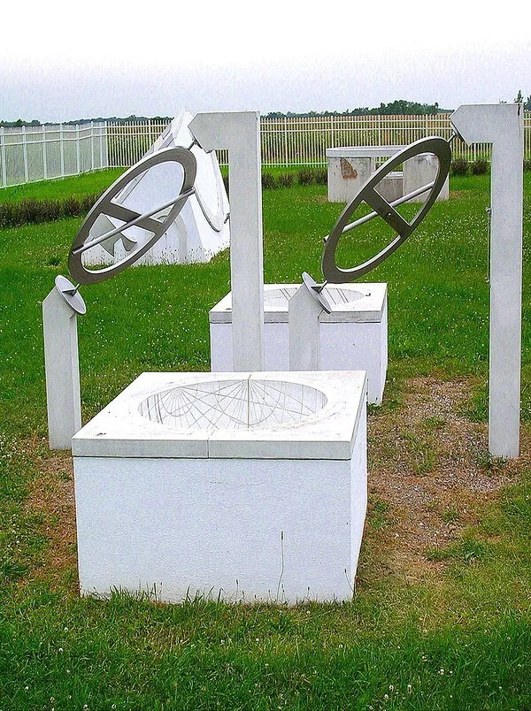  Vedic Observatory at MIU, Fairfield IA. Courtesy of Keithbob at English Wikipedia, Public domain, via Wikimedia Commons. 