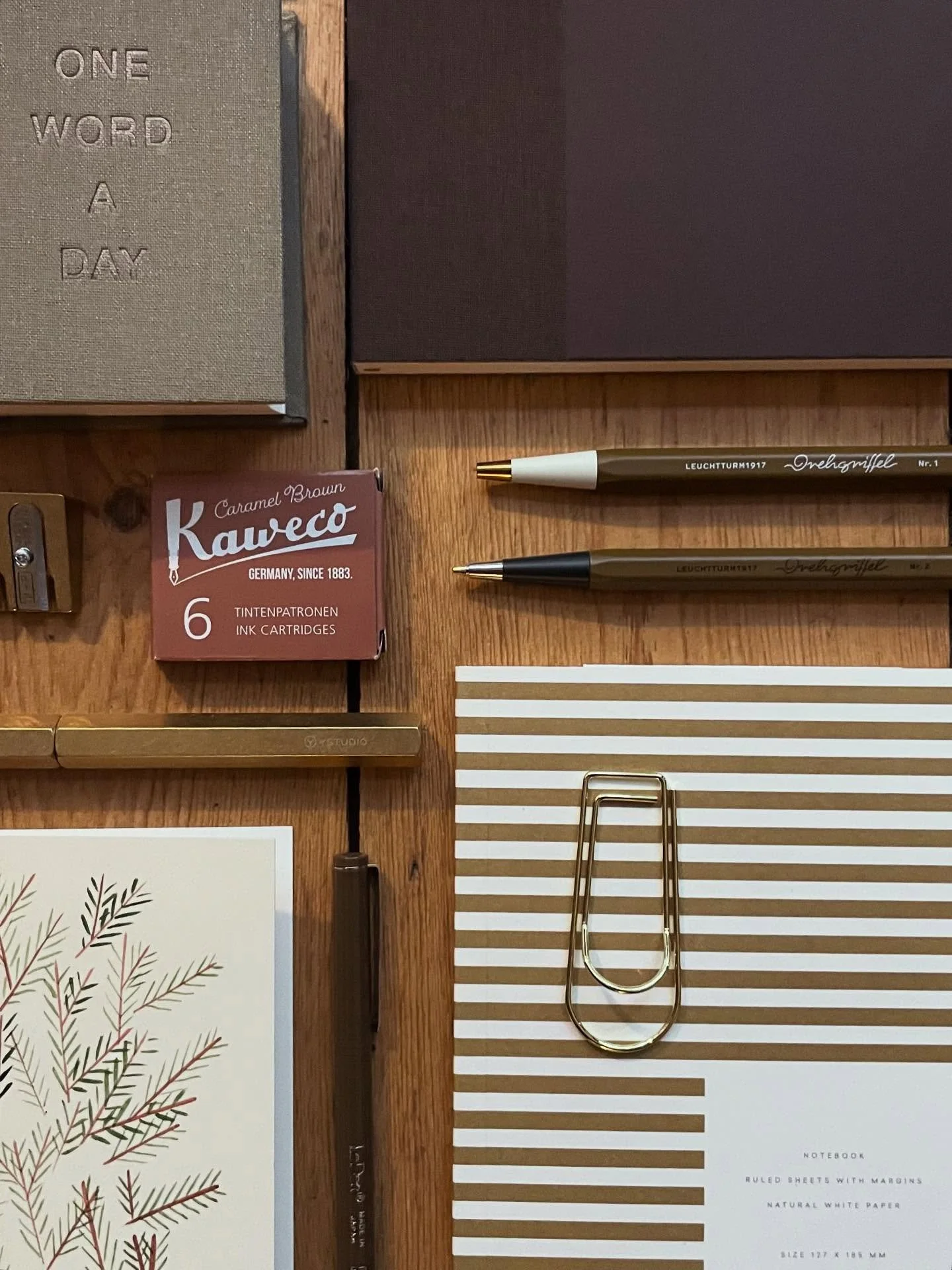 Favourite season 🍁🍫🍪☕️🐻🍄‍🟫🌰🐿️🍂🤎
#autumnvibes #fallseason #automne🍂 #tendance #hotchocolatepantone #frenchroastpantone #passionpapeterie #stationerylovers #papierbrussels #commercelocal #bruxelles #brussels